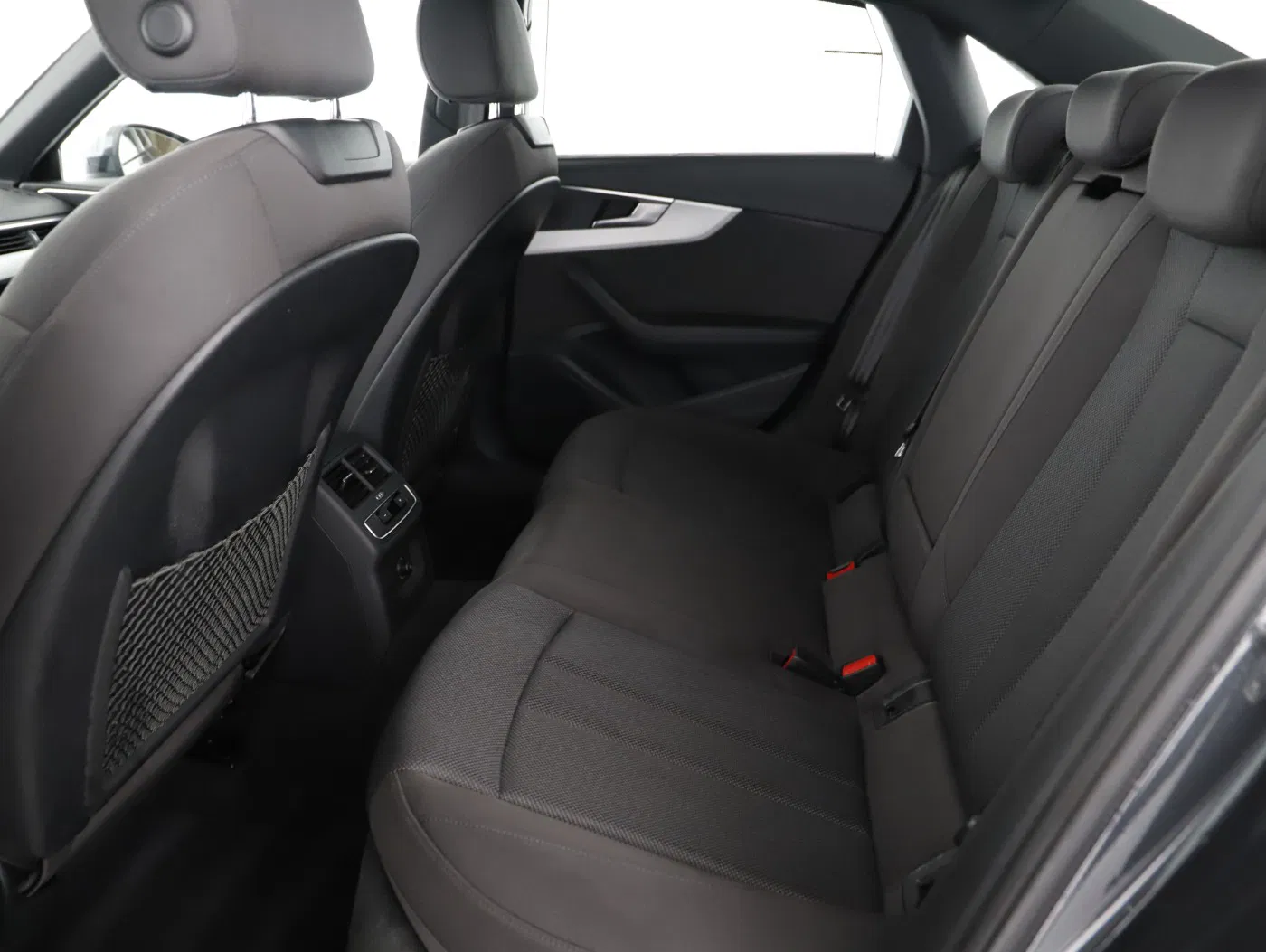 Audi A4 40 2.0 TDI advanced | Bild 23 von 26