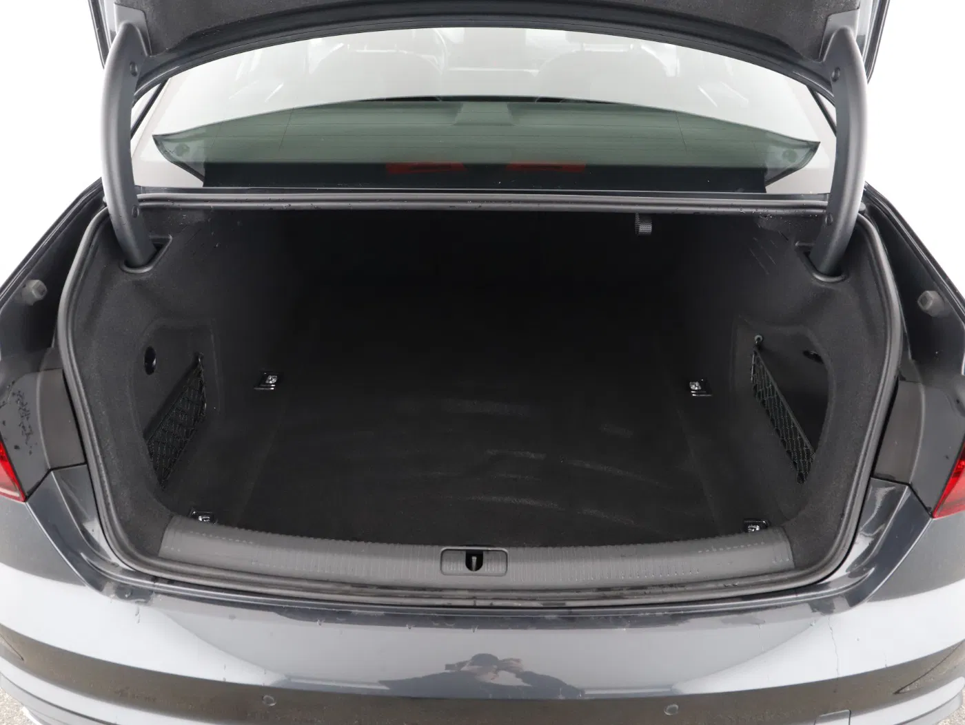 Audi A4 40 2.0 TDI advanced | Bild 24 von 26