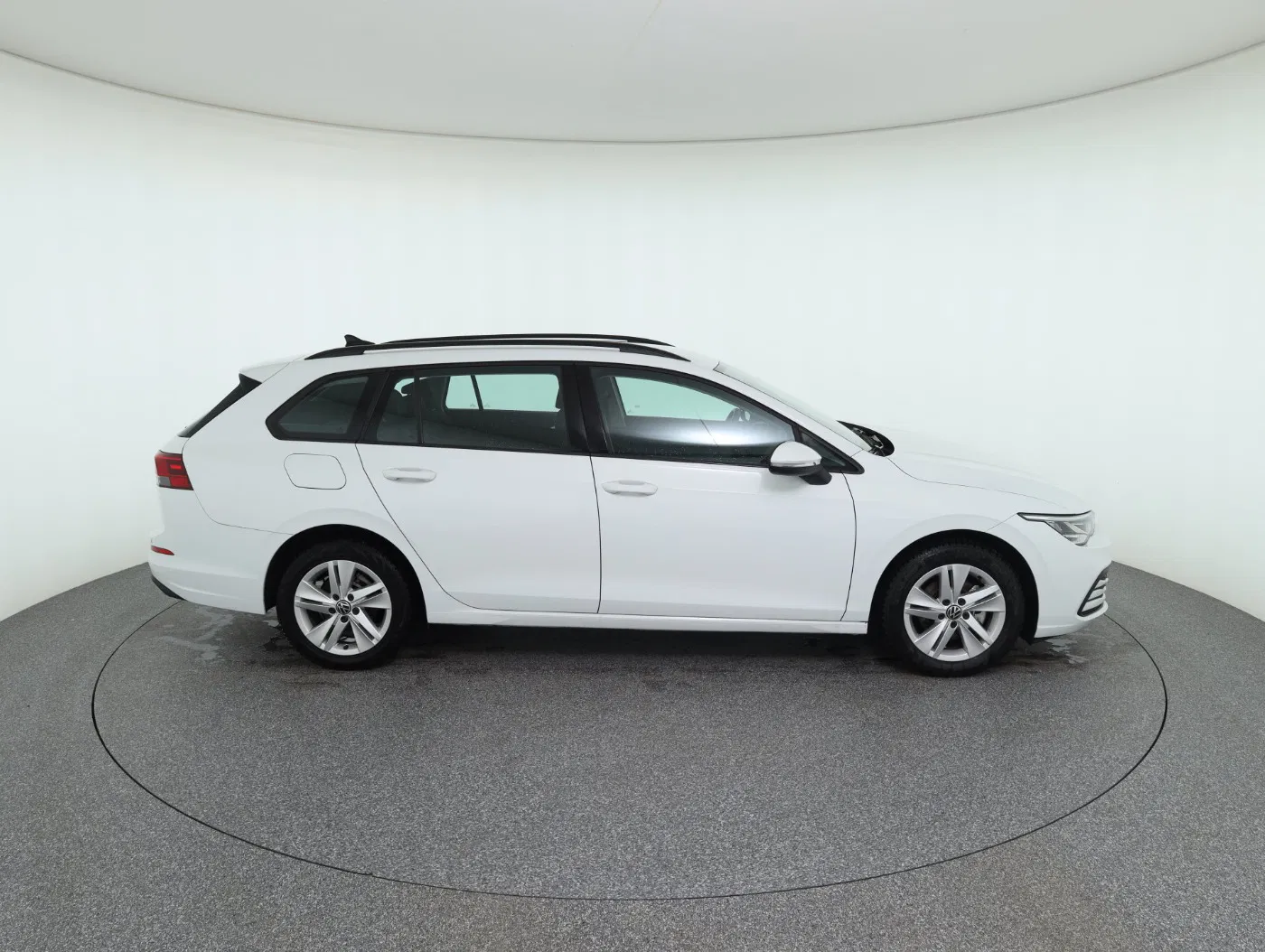 VW Golf VIII Variant 1.0 eTSI Life | Bild 4 von 26