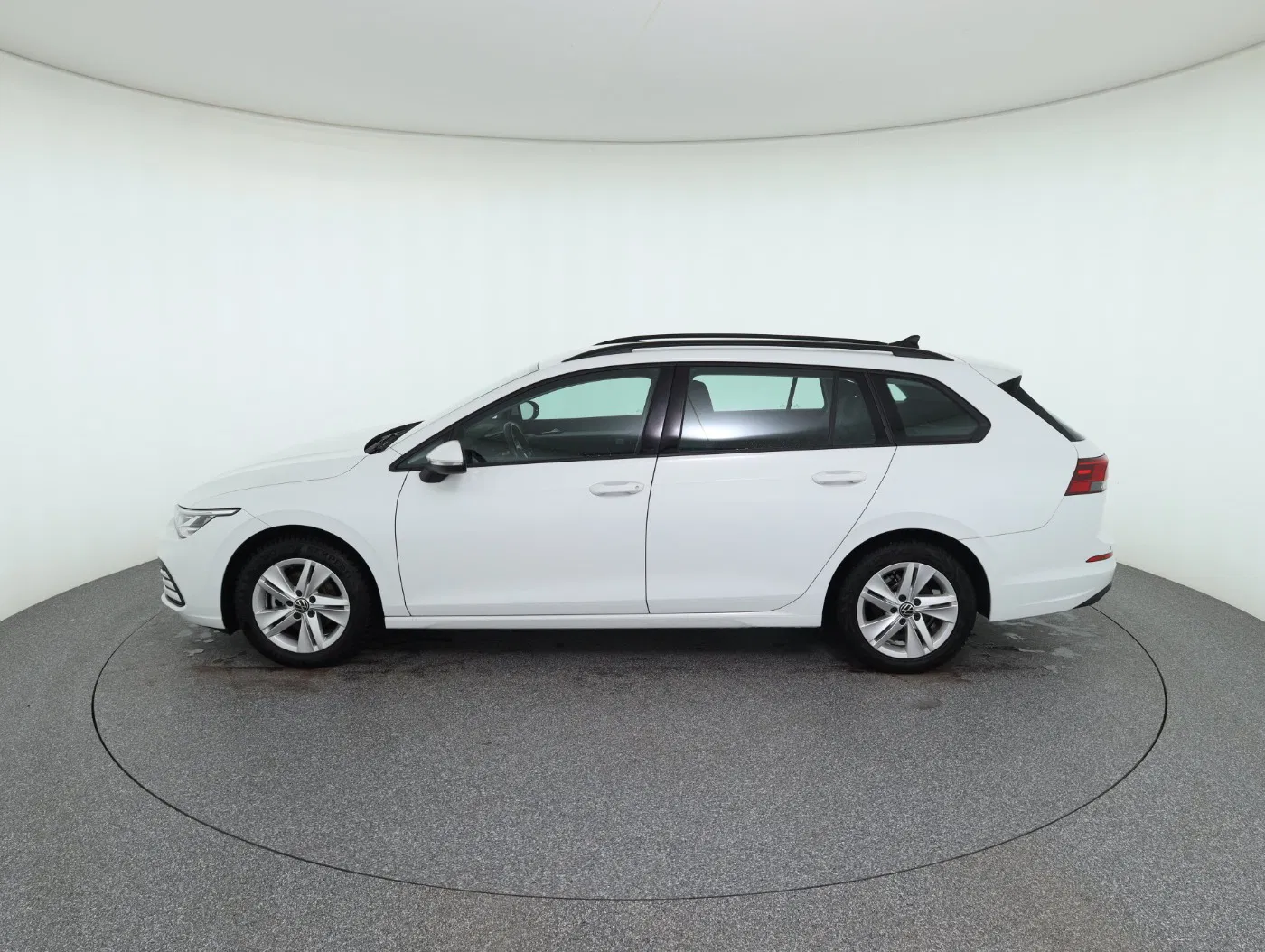 VW Golf VIII Variant 1.0 eTSI Life | Bild 8 von 26