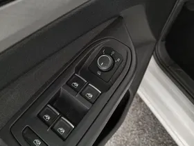 VW Golf VIII Variant 1.0 eTSI Life | Thumbnail 11 von 26