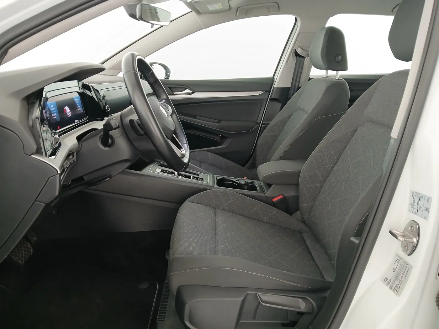 VW Golf VIII Variant 1.0 eTSI Life | Bild 13 von 26