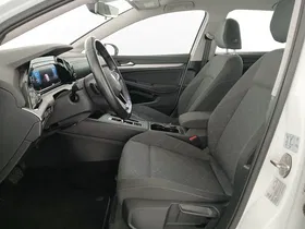 VW Golf VIII Variant 1.0 eTSI Life | Thumbnail 13 von 26