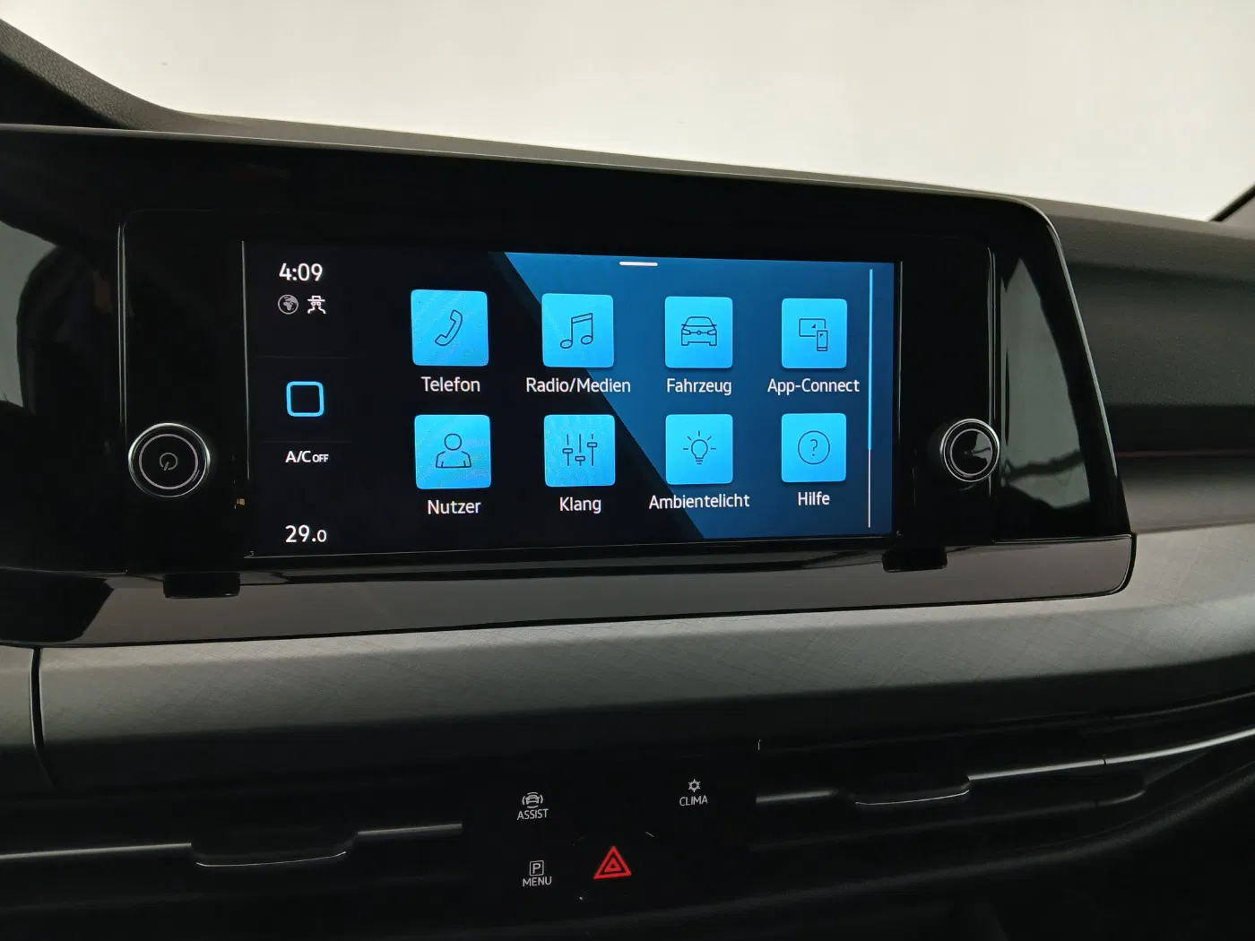 VW Golf VIII Variant 1.0 eTSI Life | Bild 18 von 26