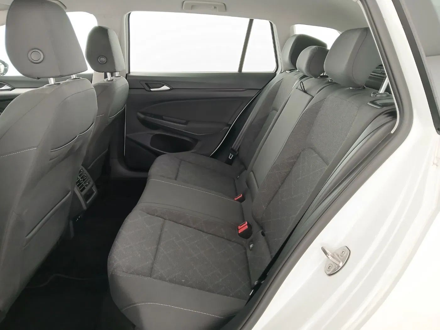 VW Golf VIII Variant 1.0 eTSI Life | Bild 25 von 26