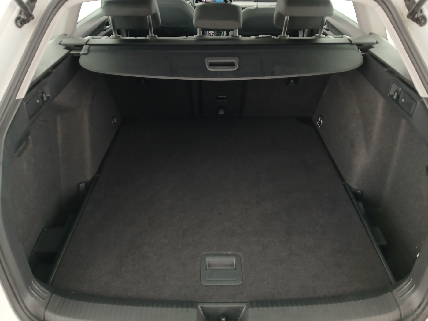 VW Golf VIII Variant 1.0 eTSI Life | Bild 26 von 26