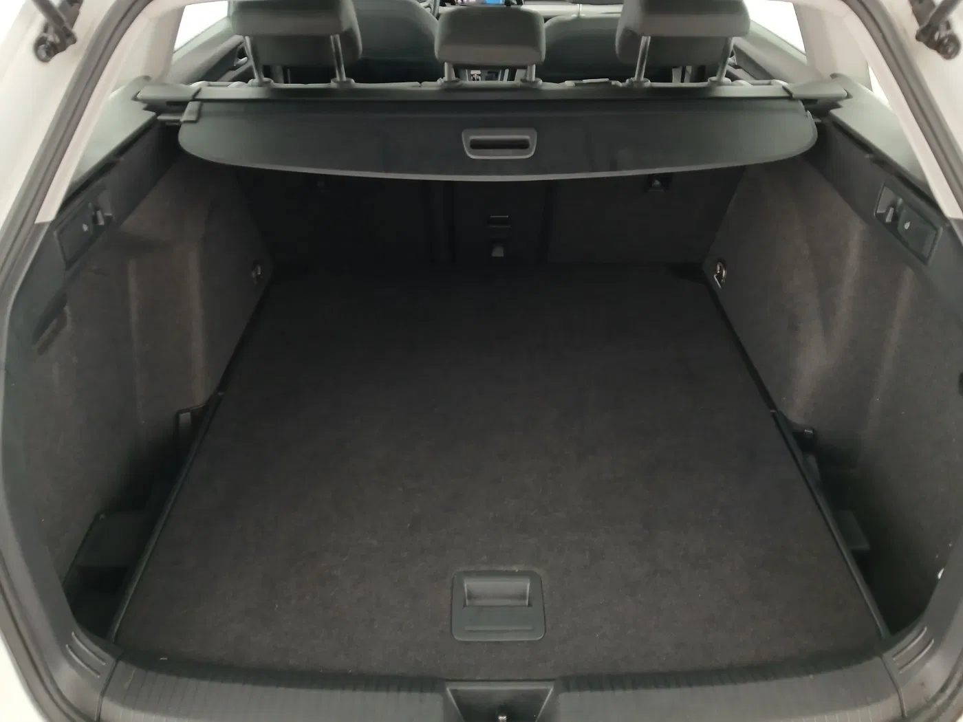 VW Golf VIII Variant 1.0 eTSI Life | Bild 26 von 26