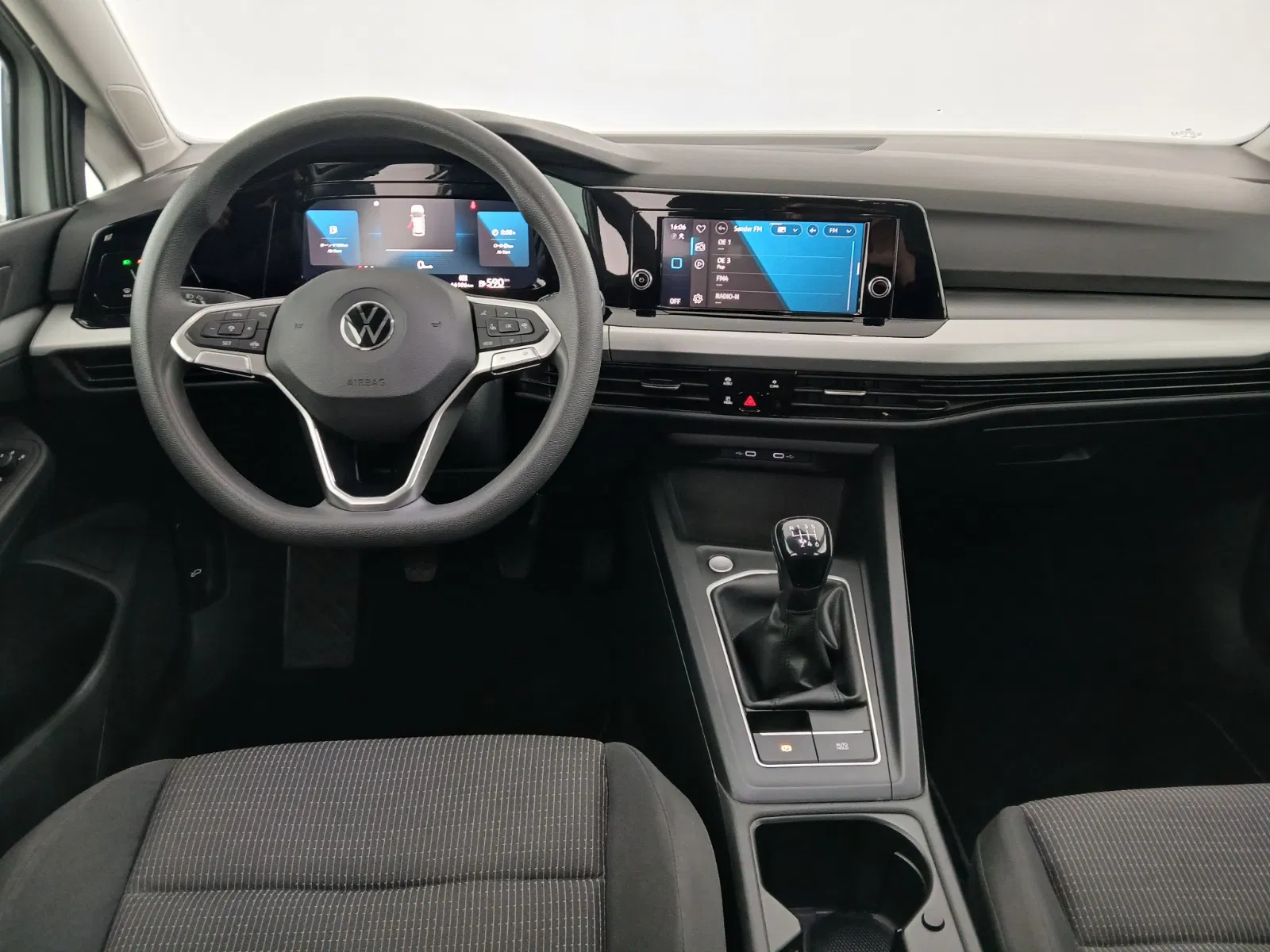 VW Golf VIII Variant 1.0 TSI | Bild 14 von 26