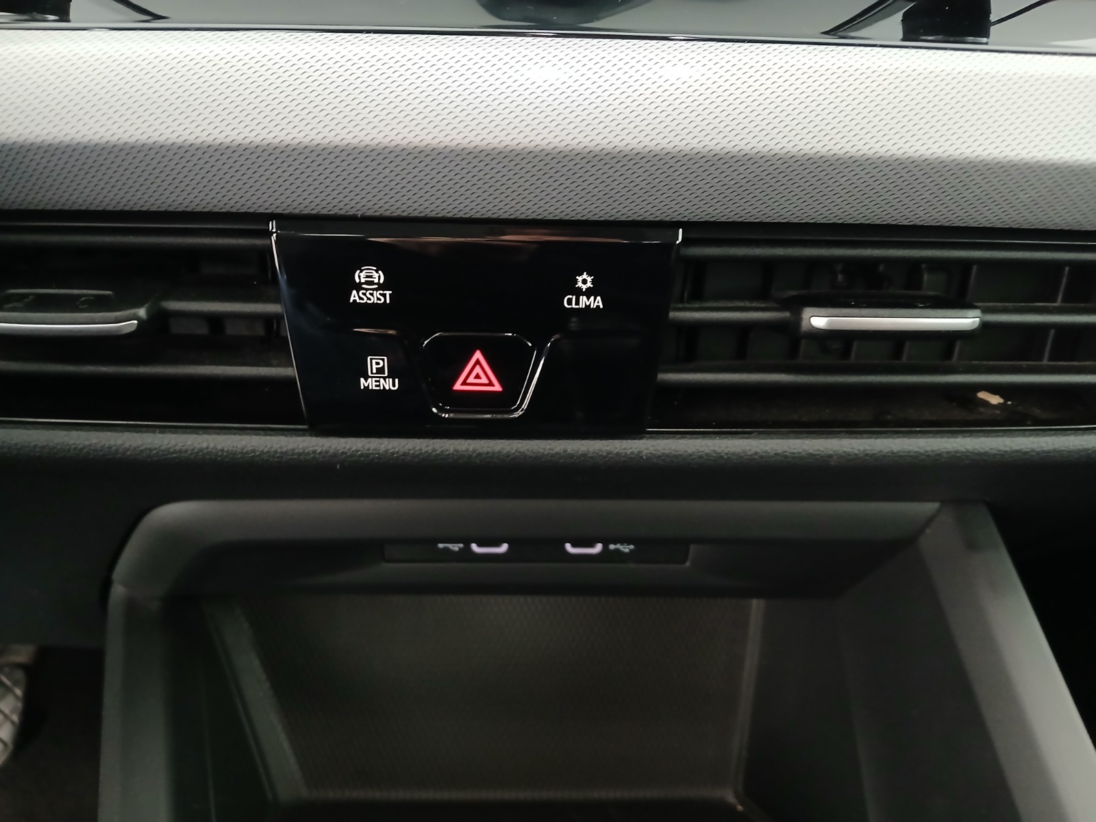 VW Golf VIII Variant 1.0 TSI | Bild 23 von 26