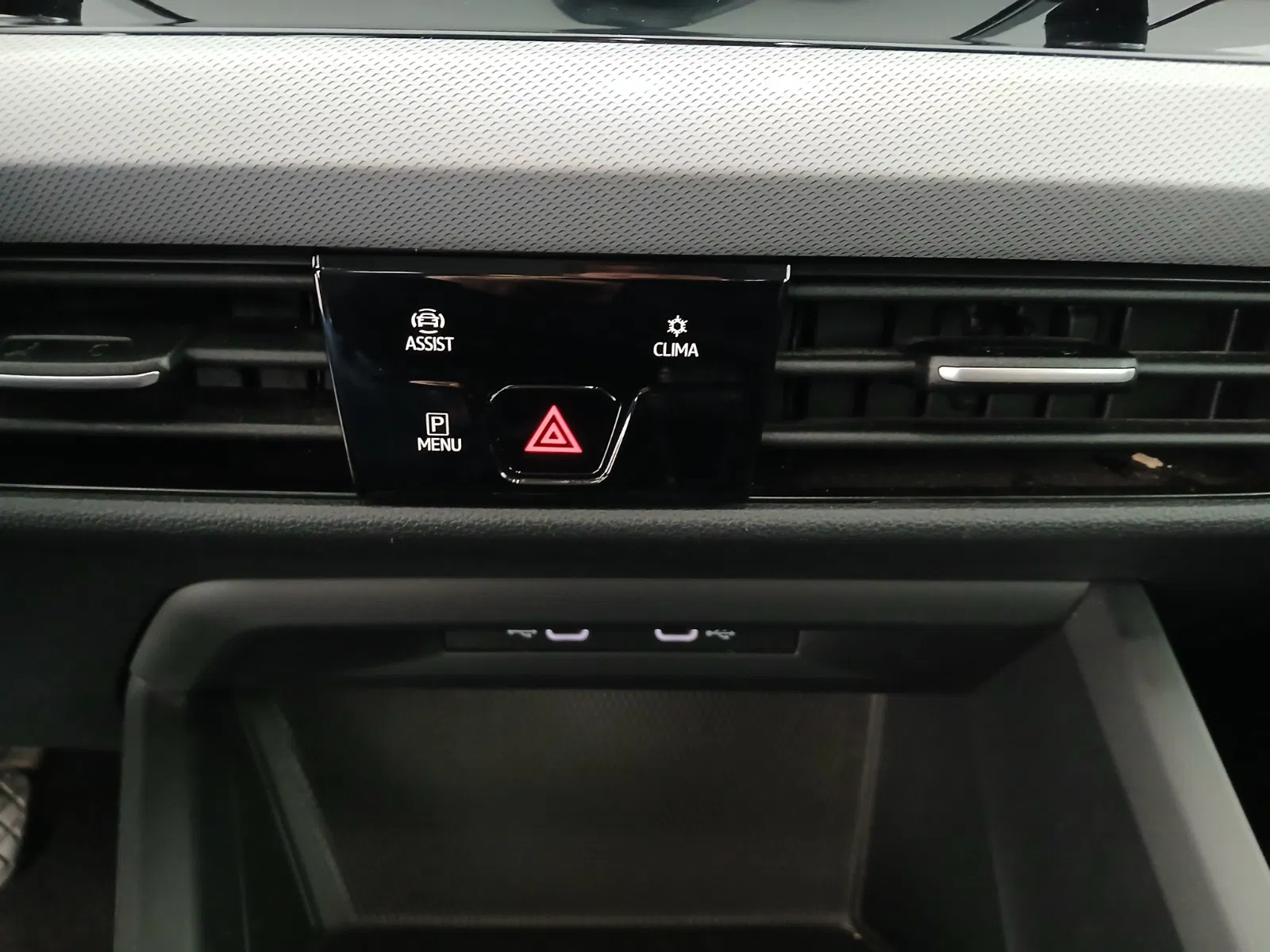 VW Golf VIII Variant 1.0 TSI | Bild 23 von 26