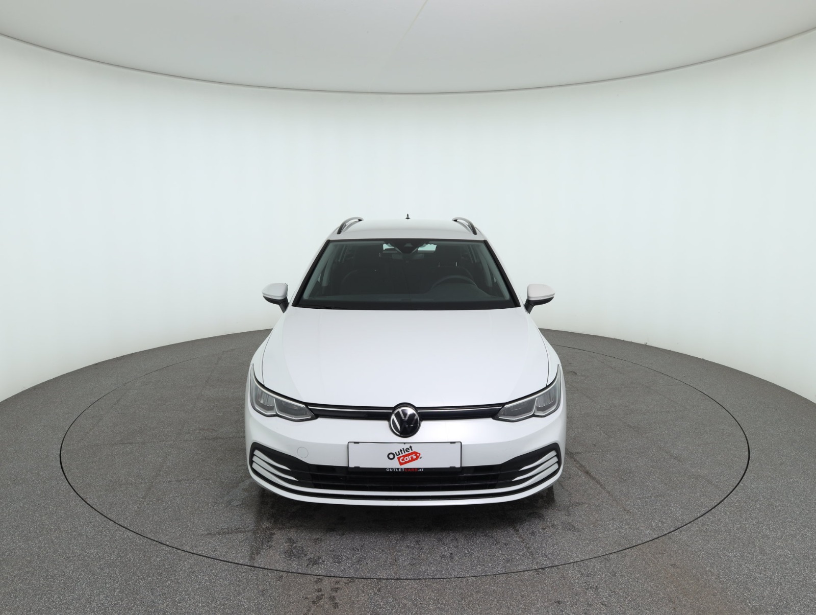 VW Golf VIII Variant 1.0 TSI | Bild 2 von 26