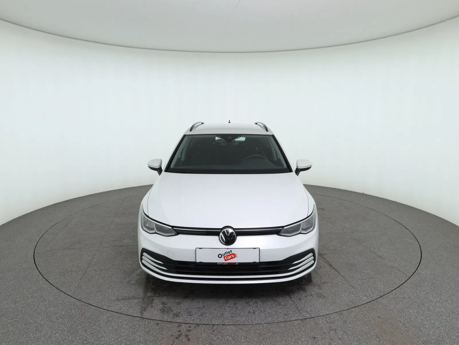 VW Golf VIII Variant 1.0 TSI | Bild 2 von 26