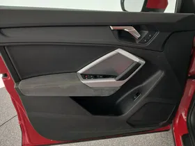 Audi Q3 40 2.0 TDI quattro | Thumbnail 10 von 30