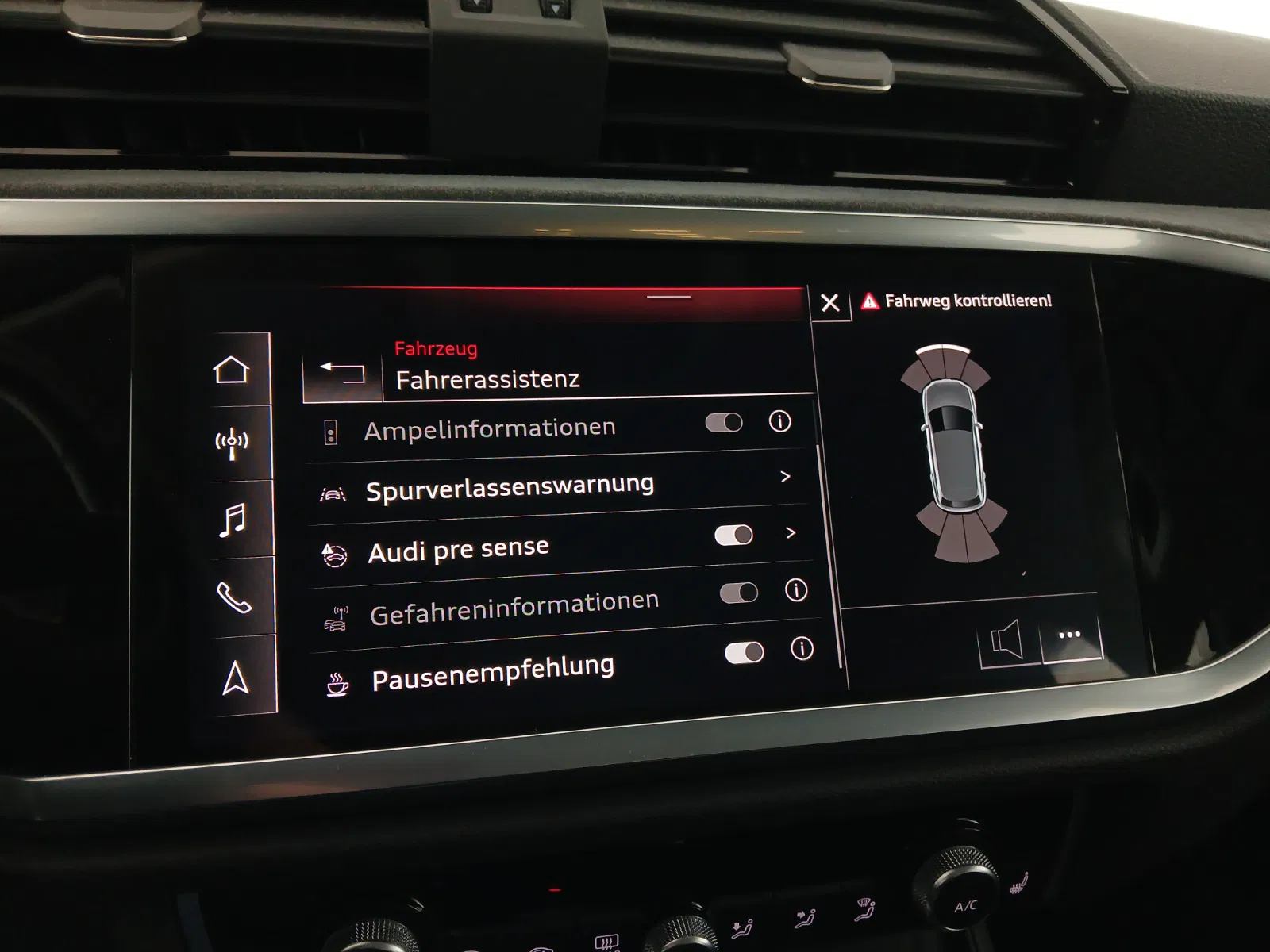 Audi Q3 40 2.0 TDI quattro | Bild 22 von 30