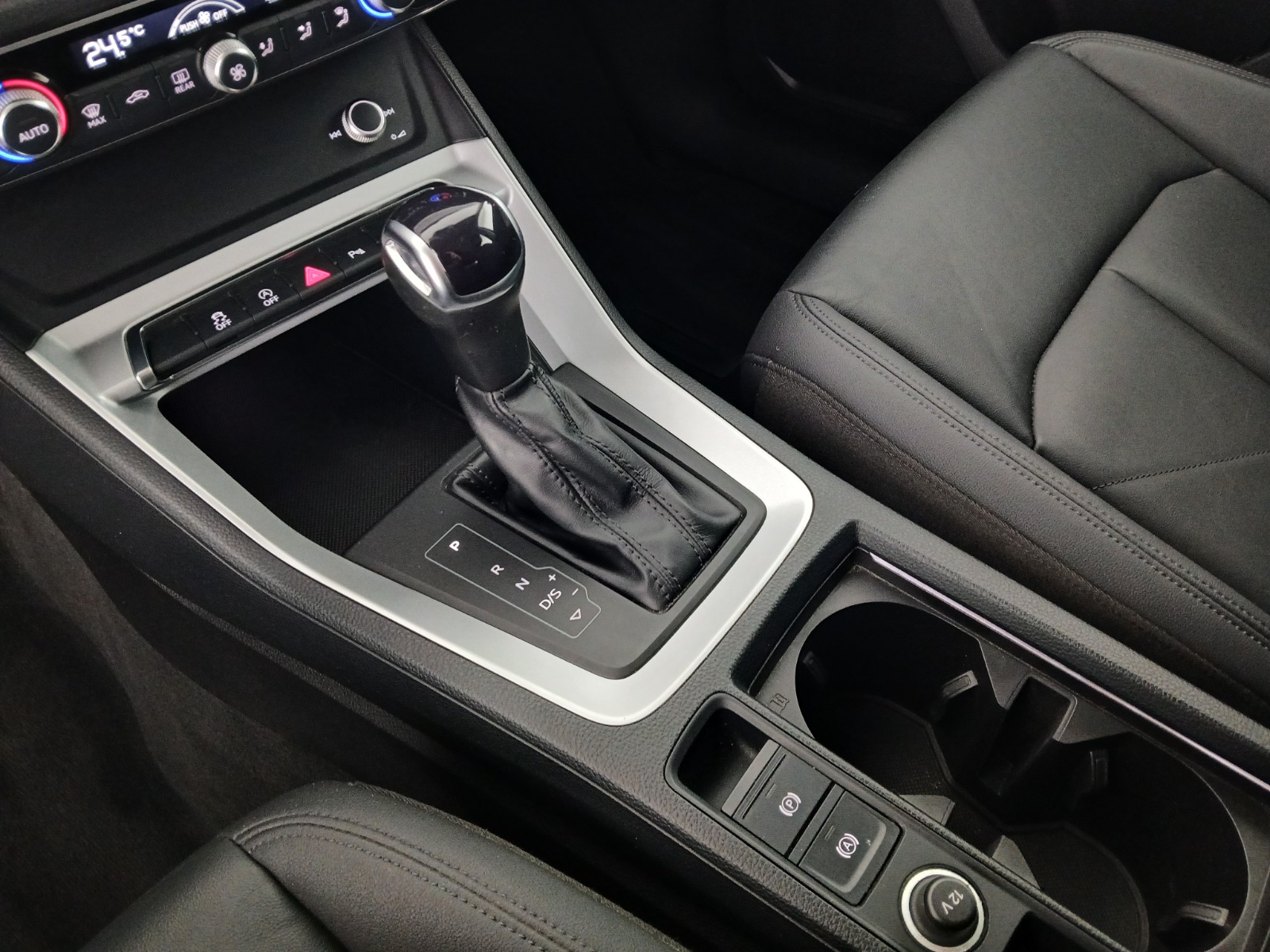 Audi Q3 40 2.0 TDI quattro | Bild 26 von 30