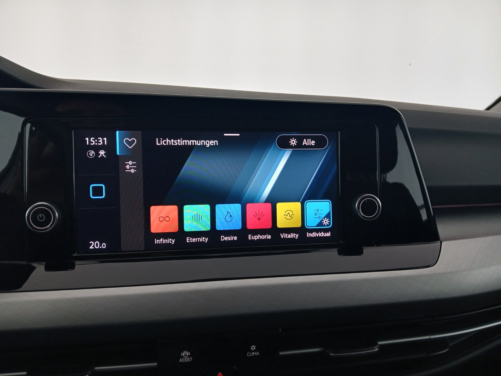 VW Golf VIII Variant 2.0 TDI Life | Bild 23 von 27