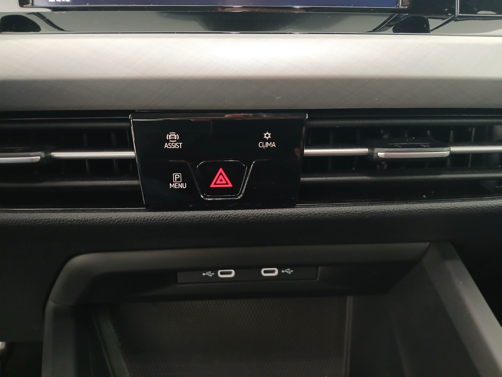 VW Golf VIII Variant 2.0 TDI Life | Bild 24 von 27