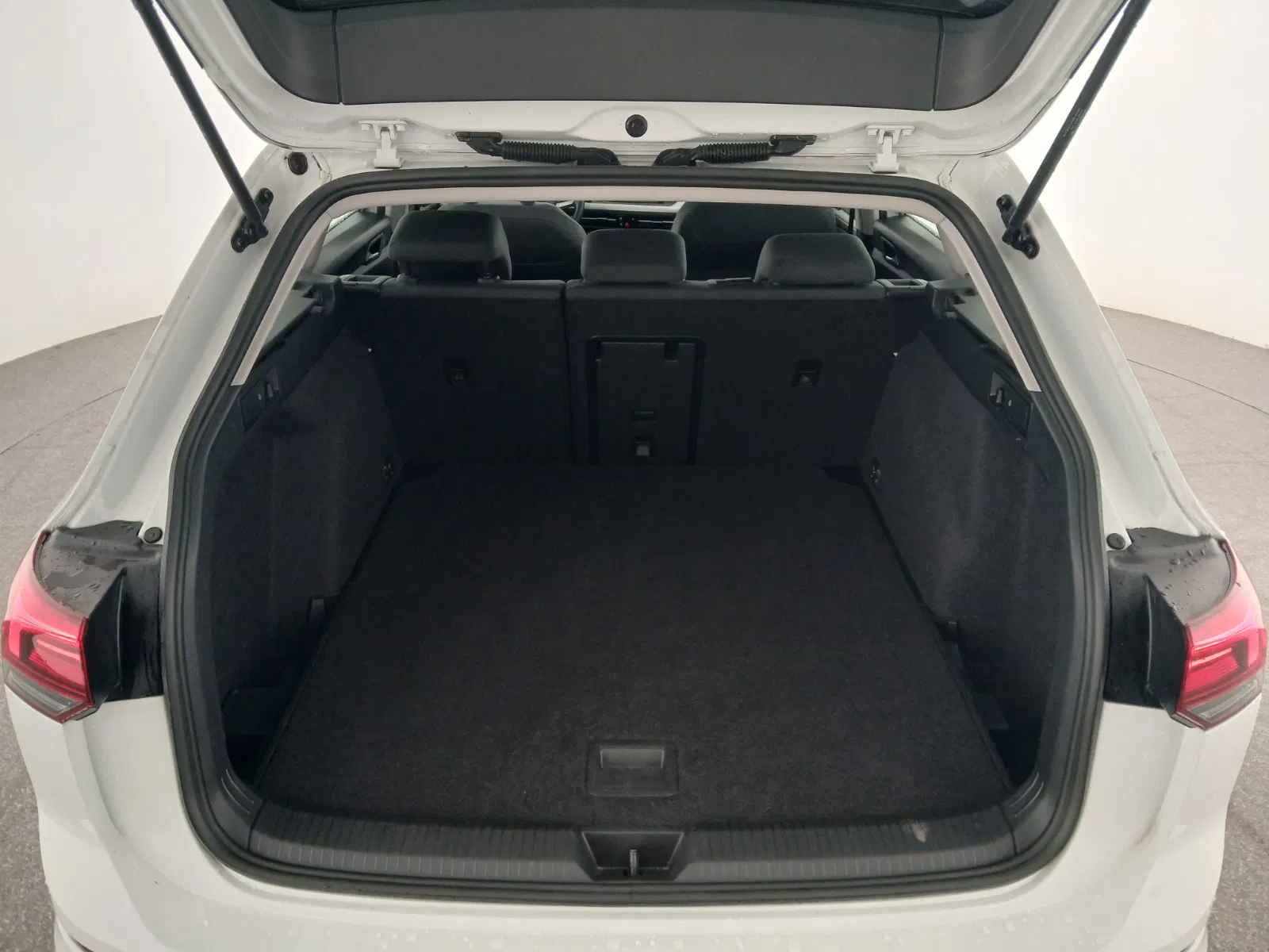 VW Golf VIII Variant 2.0 TDI Life | Bild 27 von 27