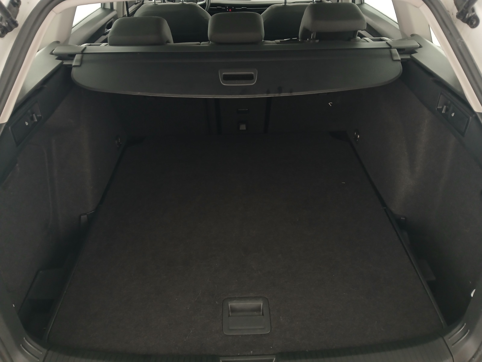 VW Golf VIII Variant 2.0 TDI Life | Bild 26 von 26