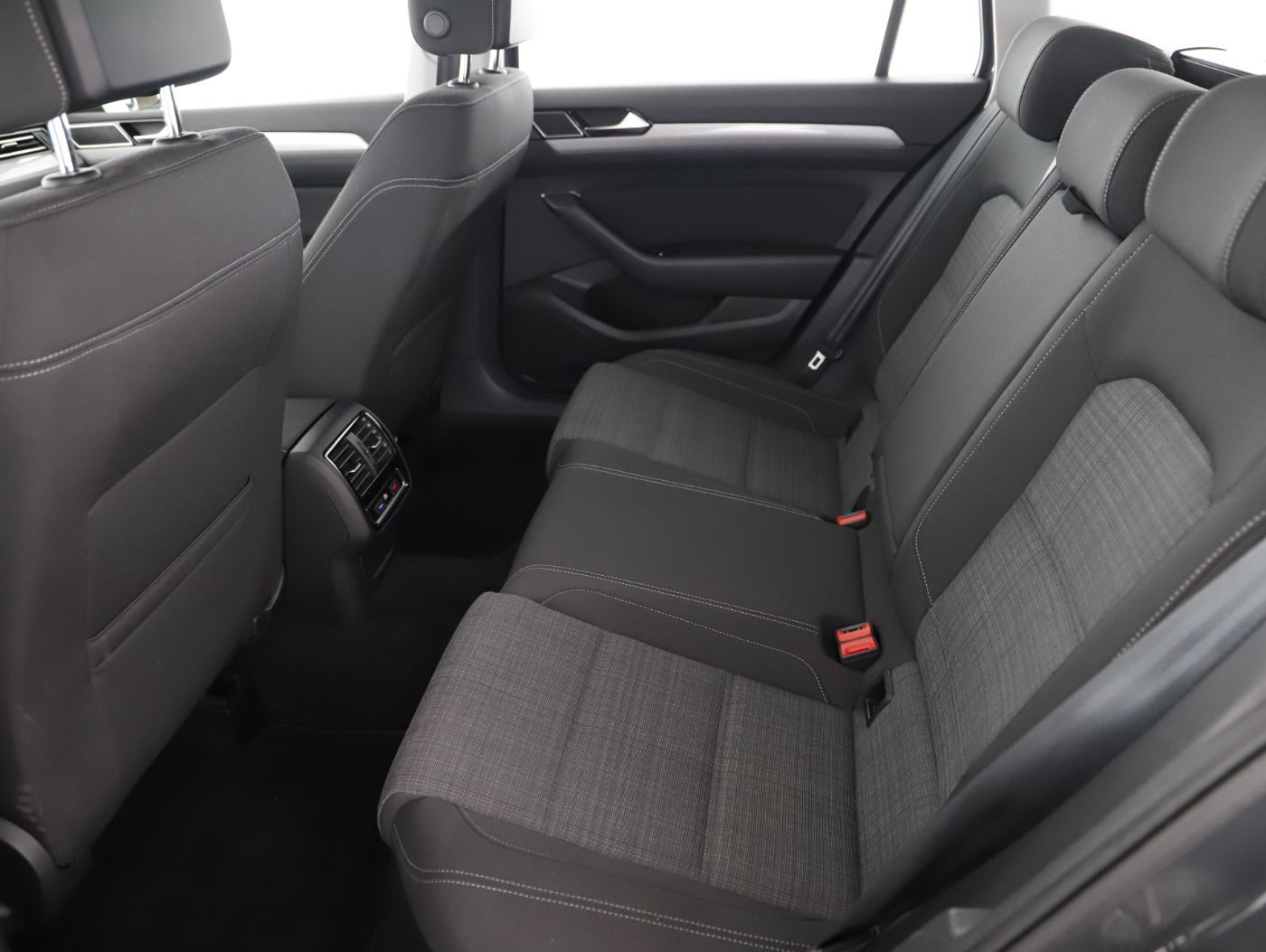 VW Passat Var.2.0 TDI BMT Business | Bild 9 von 24