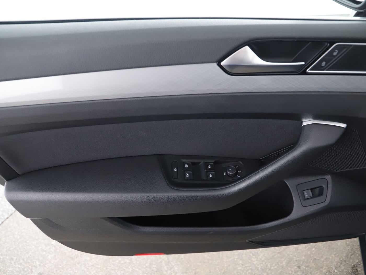 VW Passat Var.2.0 TDI BMT Business | Bild 21 von 24