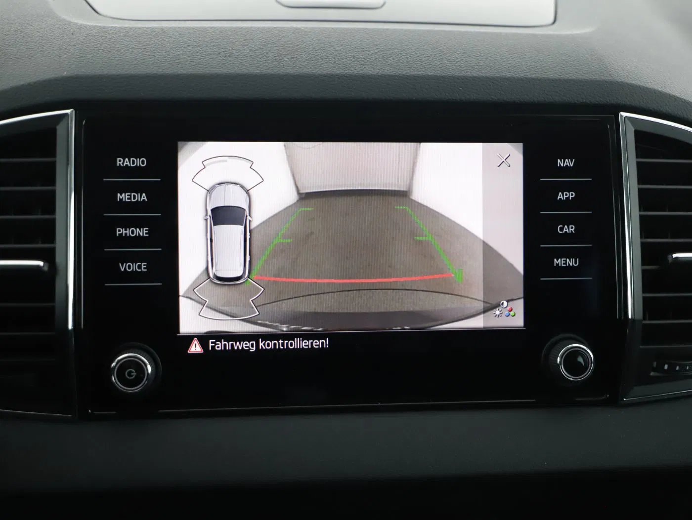 Skoda Karoq 2.0 TDI Ambition | Bild 19 von 24