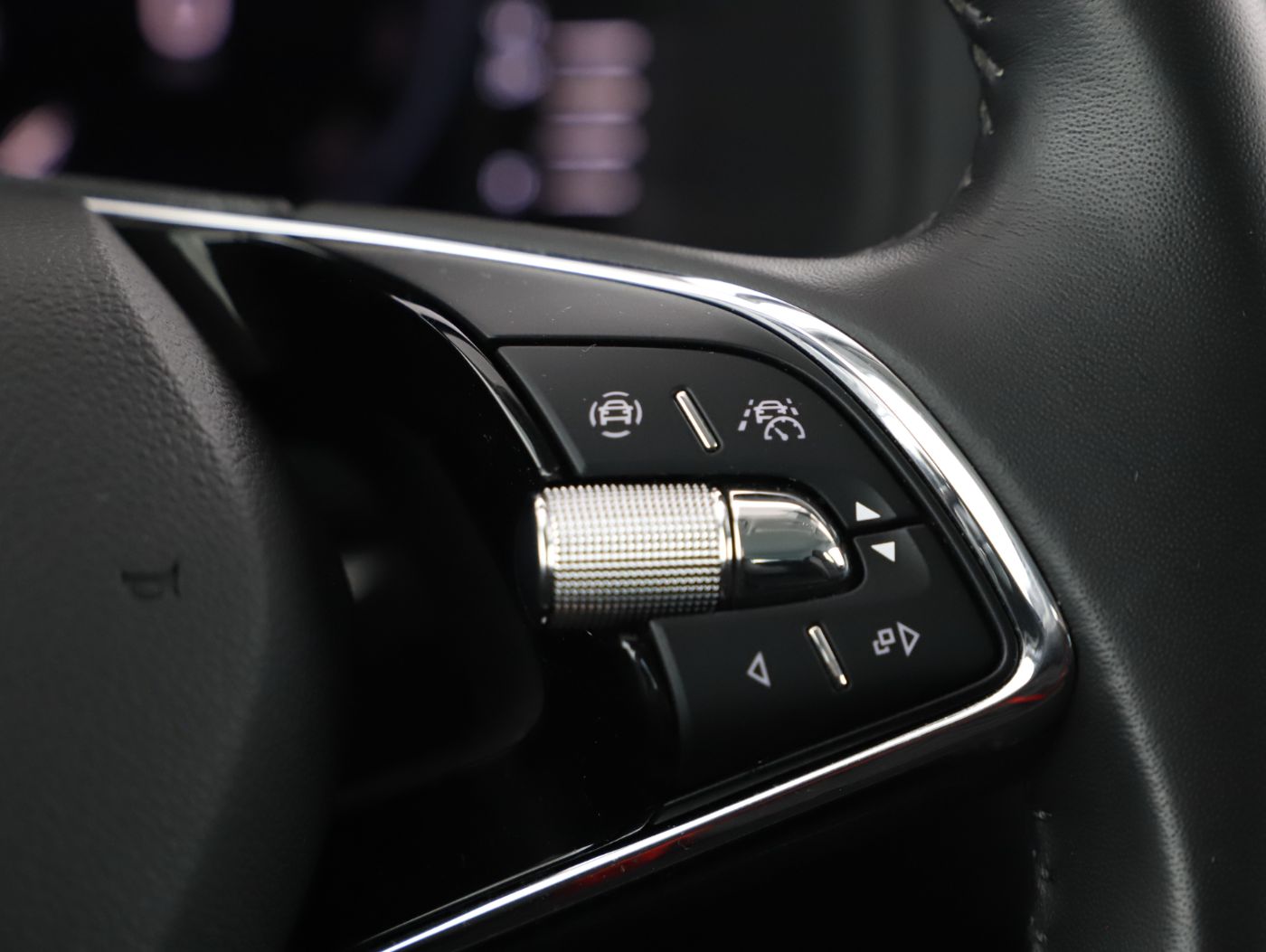 Skoda Karoq 2.0 TDI Ambition | Bild 15 von 24
