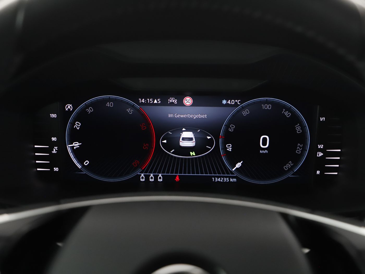 Skoda Karoq 2.0 TDI Ambition | Bild 16 von 24