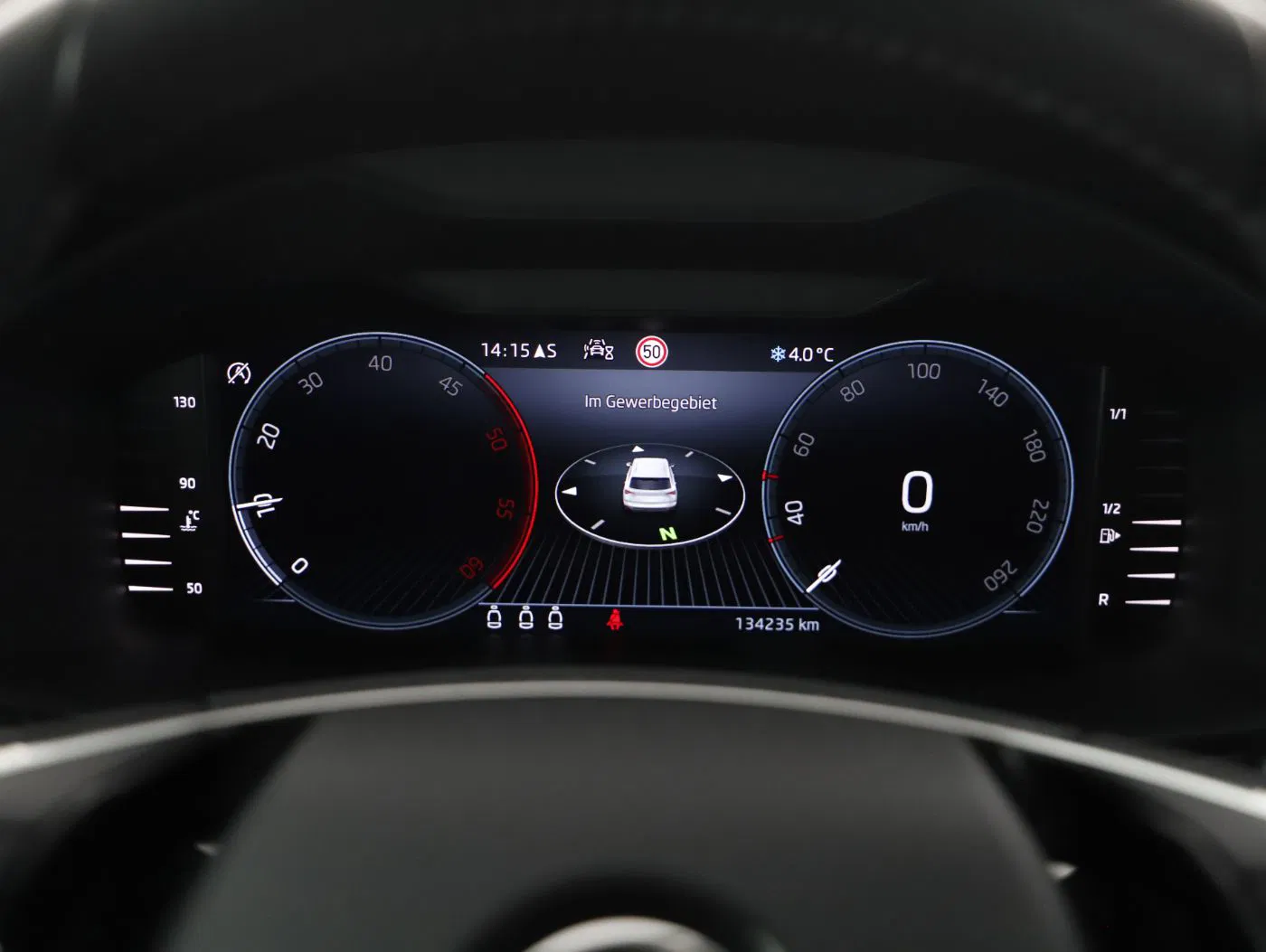 Skoda Karoq 2.0 TDI Ambition | Bild 16 von 24