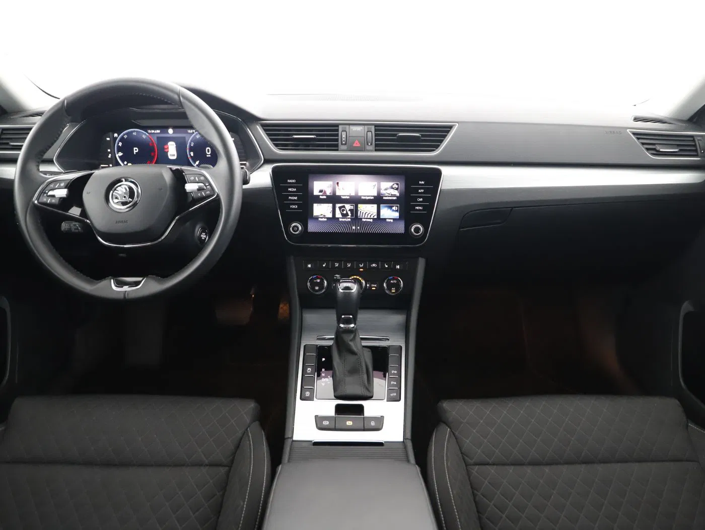 Skoda Superb Combi 2.0 TDI Ambition | Bild 12 von 25
