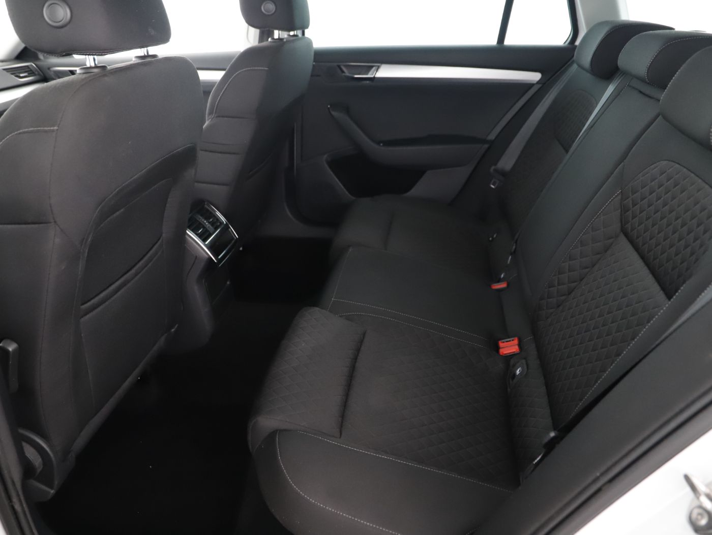 Skoda Superb Combi 2.0 TDI Ambition | Bild 22 von 25