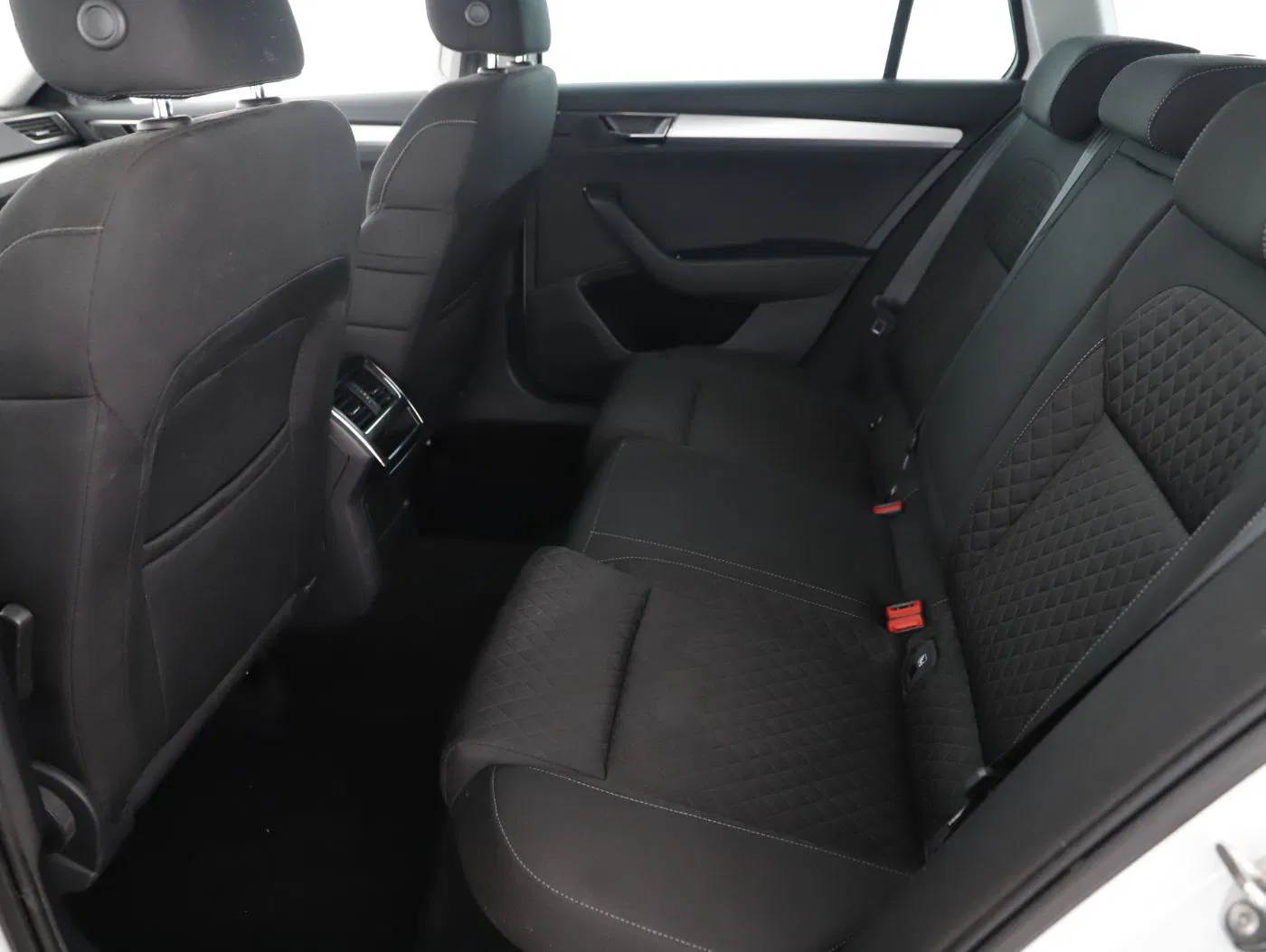 Skoda Superb Combi 2.0 TDI Ambition | Bild 22 von 25