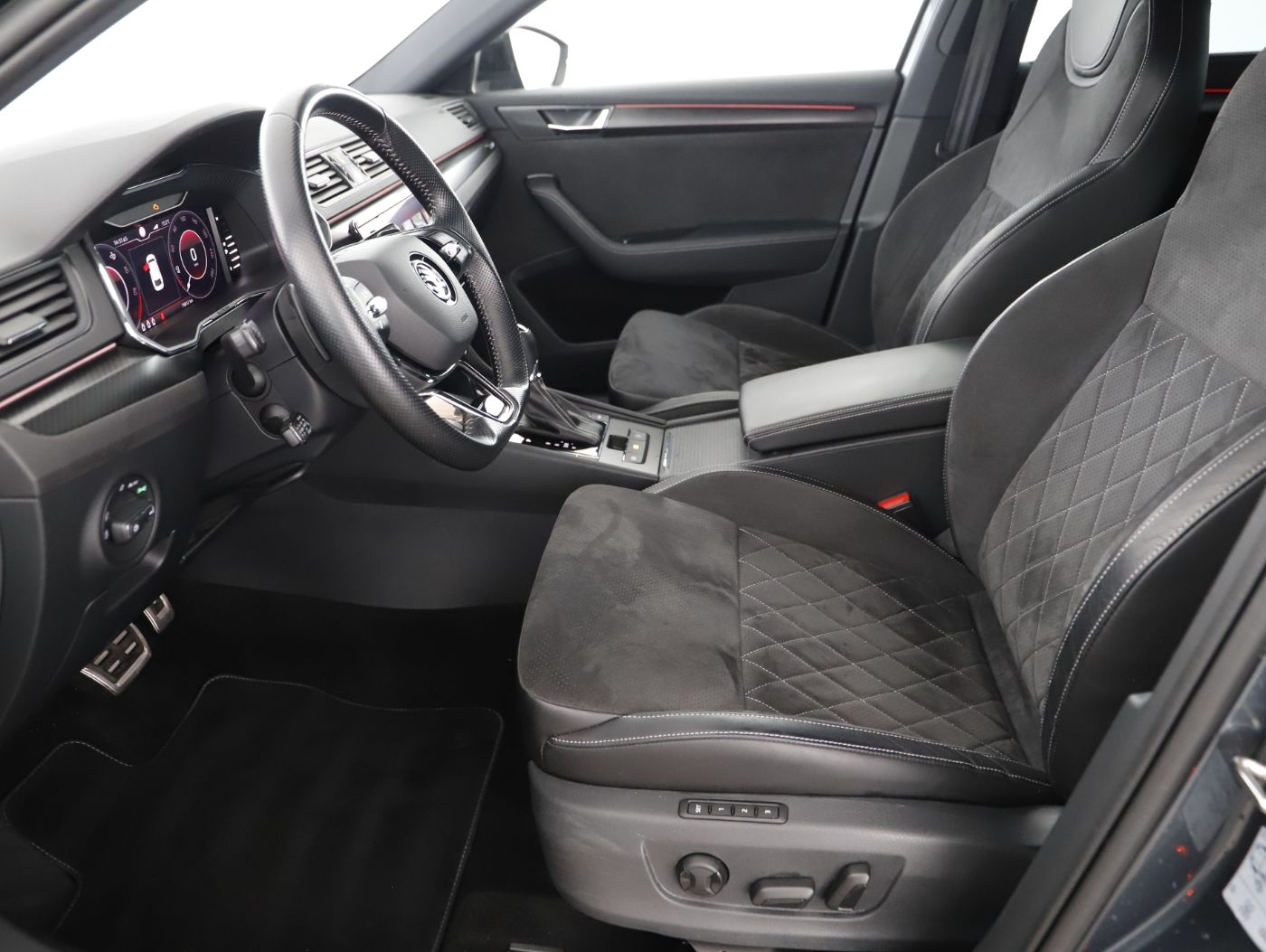 Skoda Superb Combi 1.4 TSI iV Sportl. | Bild 12 von 26