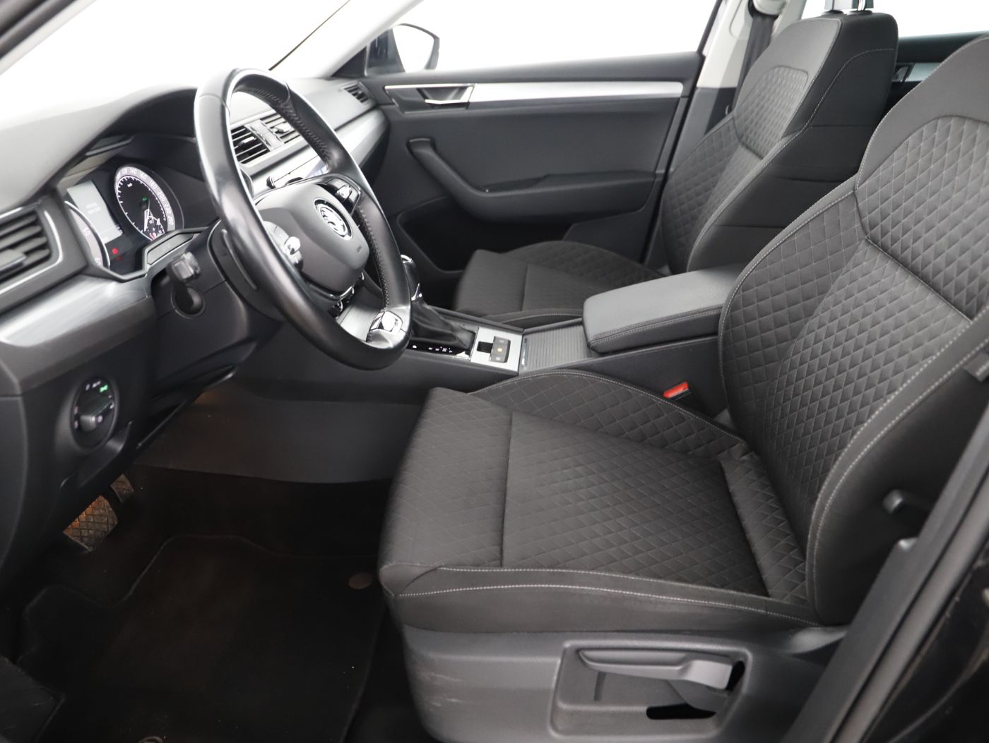 Skoda Superb Combi 2.0 TDI Amb. DSG | Bild 8 von 24