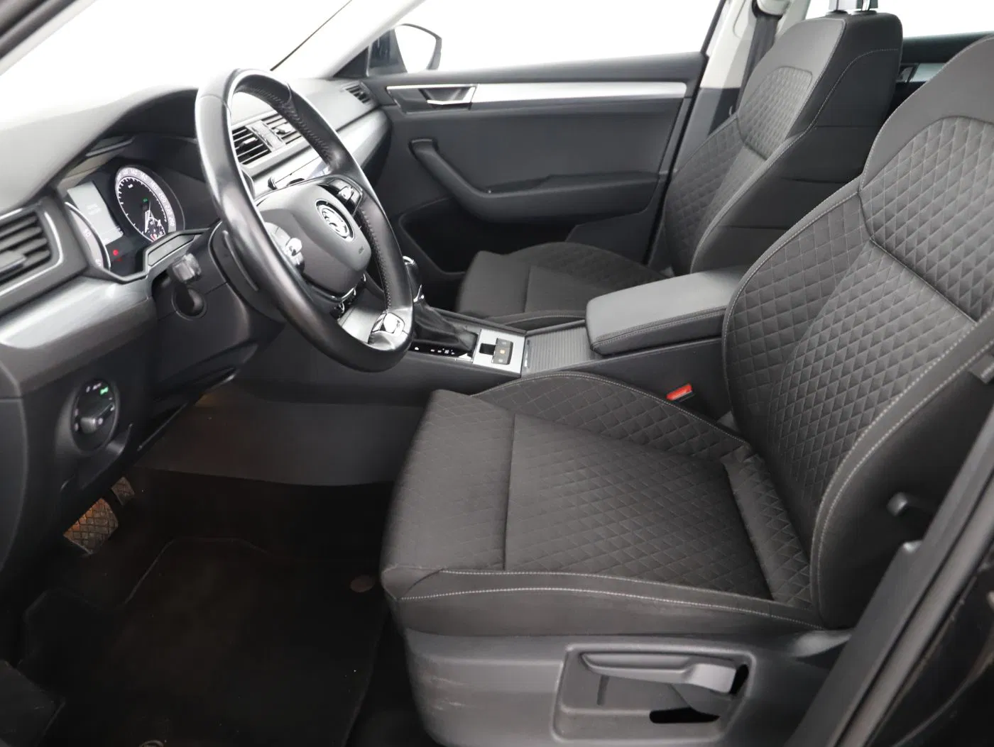 Skoda Superb Combi 2.0 TDI Amb. DSG | Bild 8 von 24