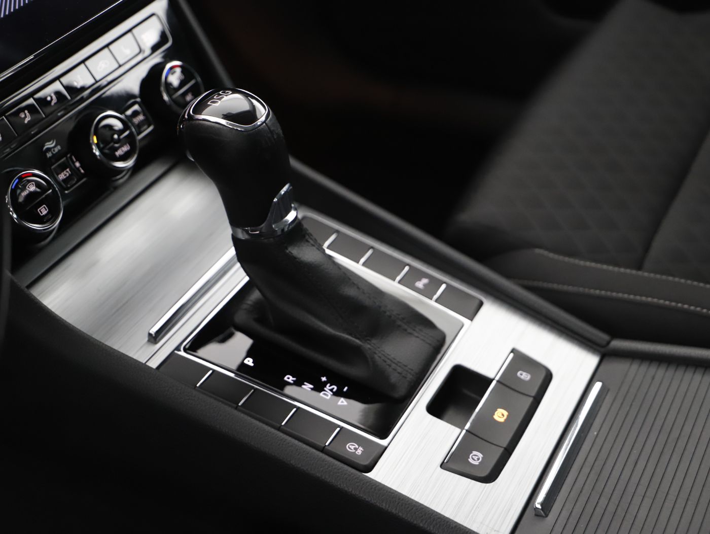 Skoda Superb Combi 2.0 TDI Amb. DSG | Bild 12 von 24