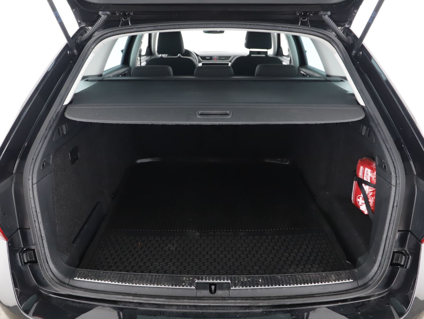 Skoda Superb Combi 2.0 TDI Amb. DSG | Bild 23 von 24