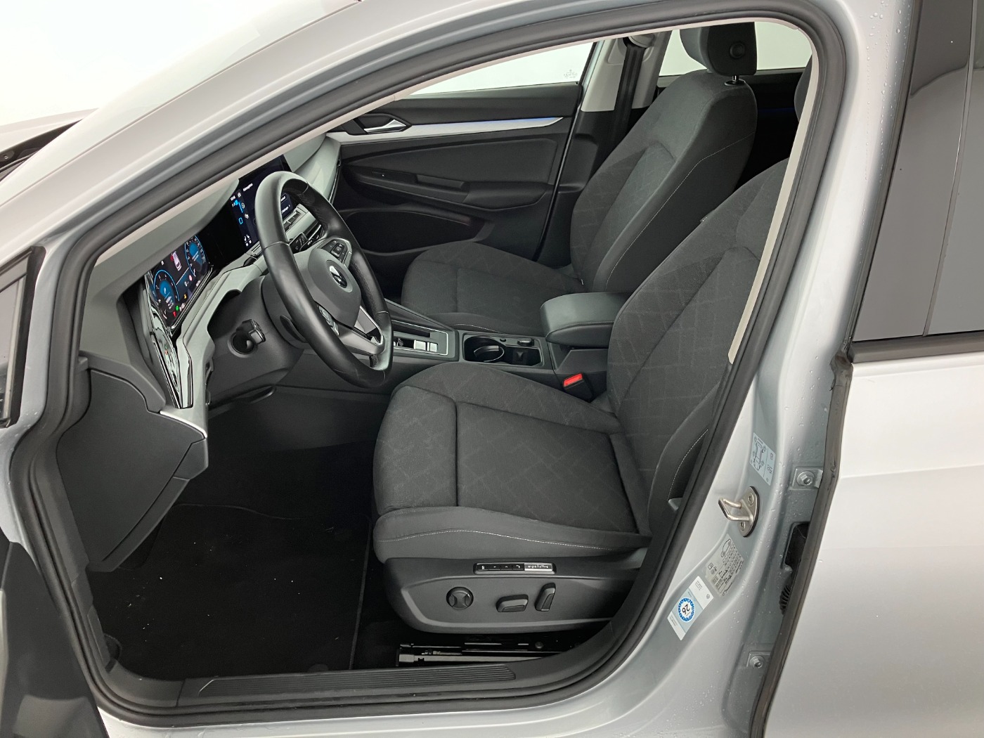 VW Golf VIII Variant 2.0 TDI Life | Bild 12 von 24