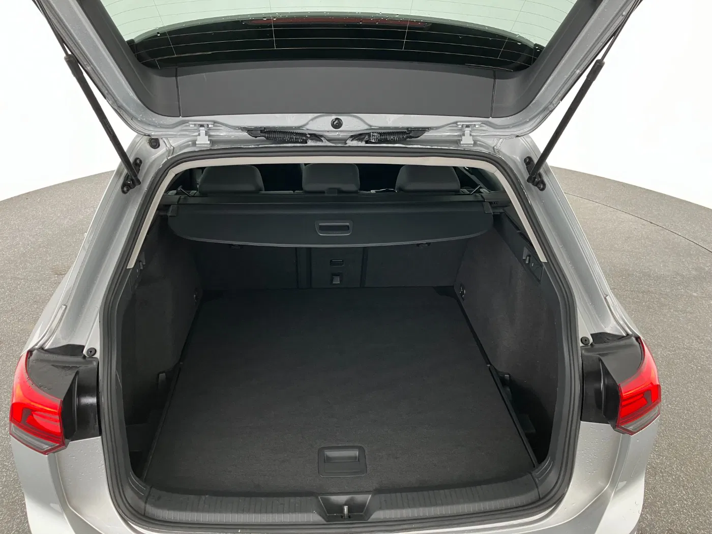 VW Golf VIII Variant 2.0 TDI Life | Bild 22 von 24