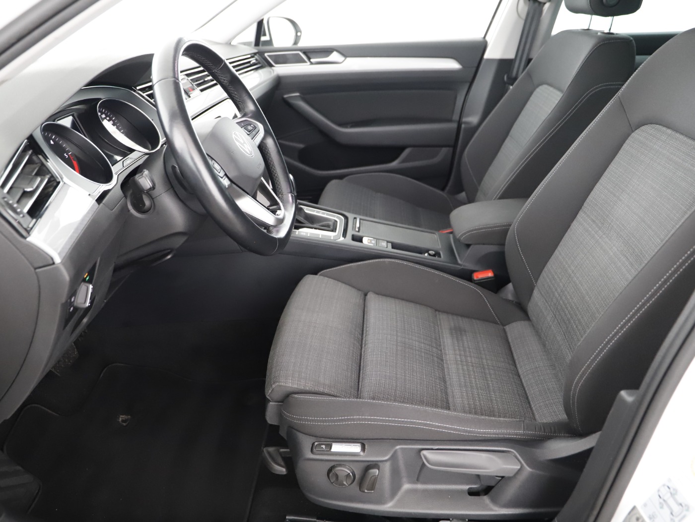 VW Passat Variant 2.0 TDI BMT Business | Bild 8 von 22