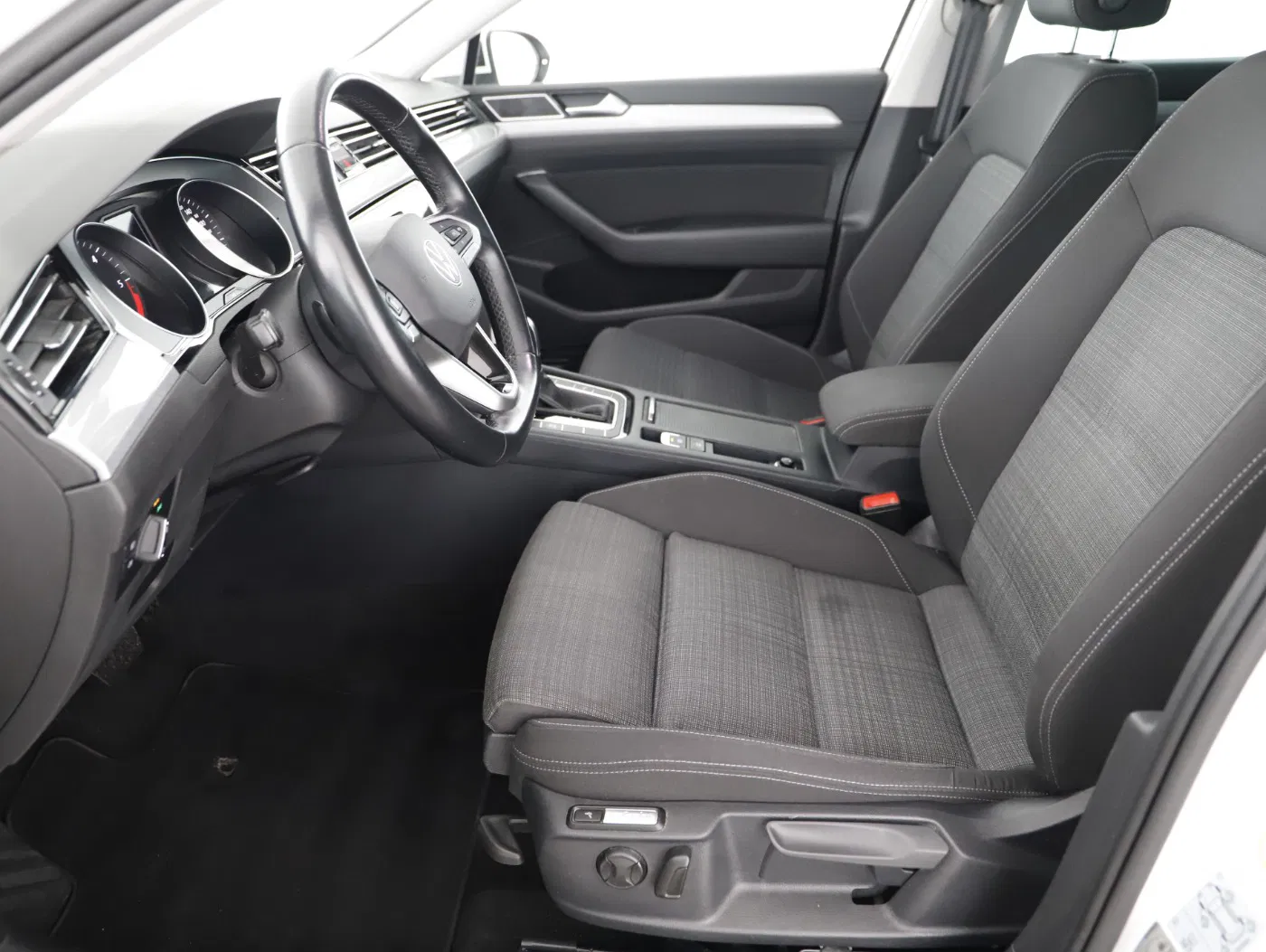 VW Passat Variant 2.0 TDI BMT Business | Bild 8 von 22