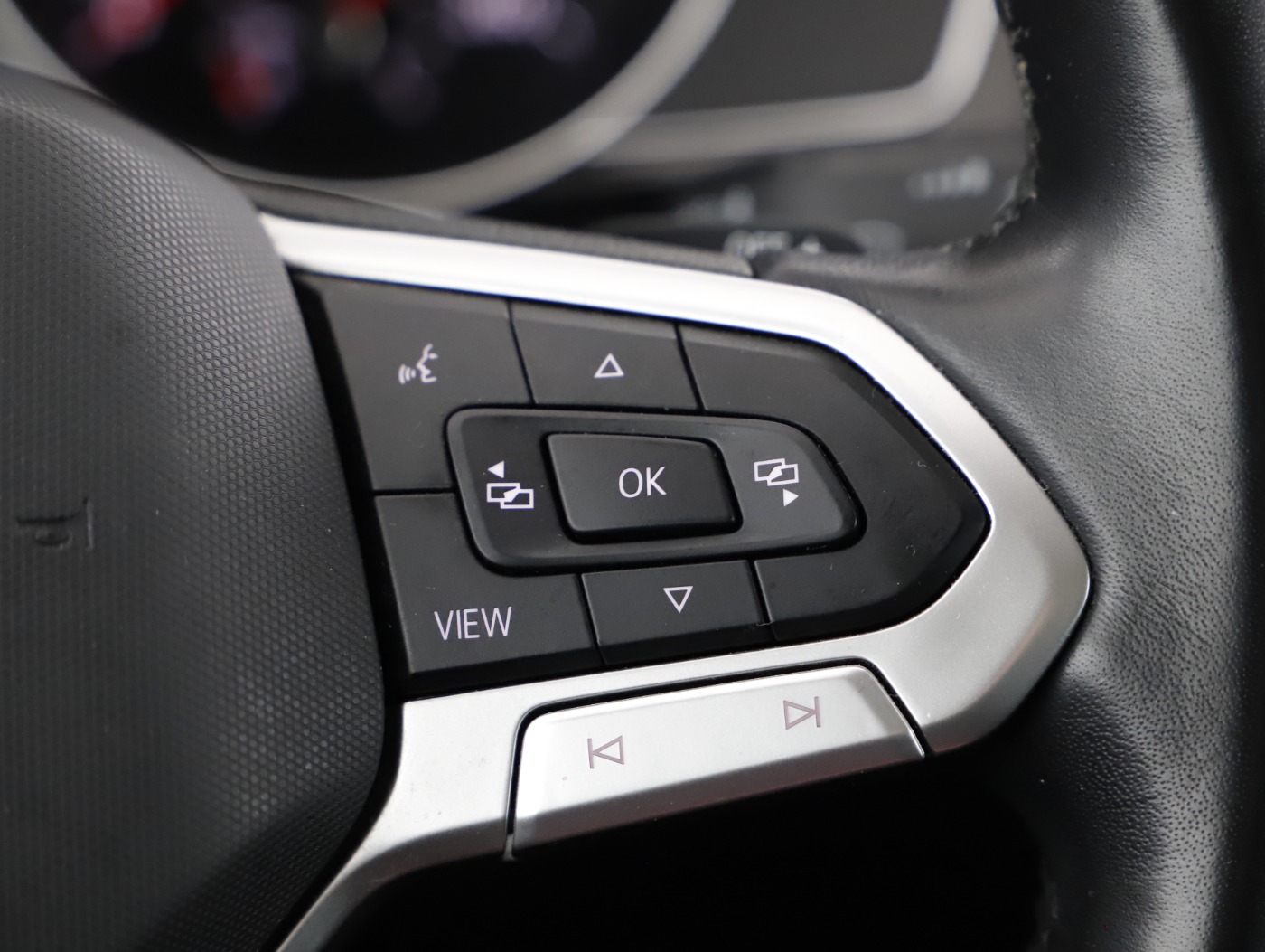 VW Passat Variant 2.0 TDI BMT Business | Bild 13 von 22