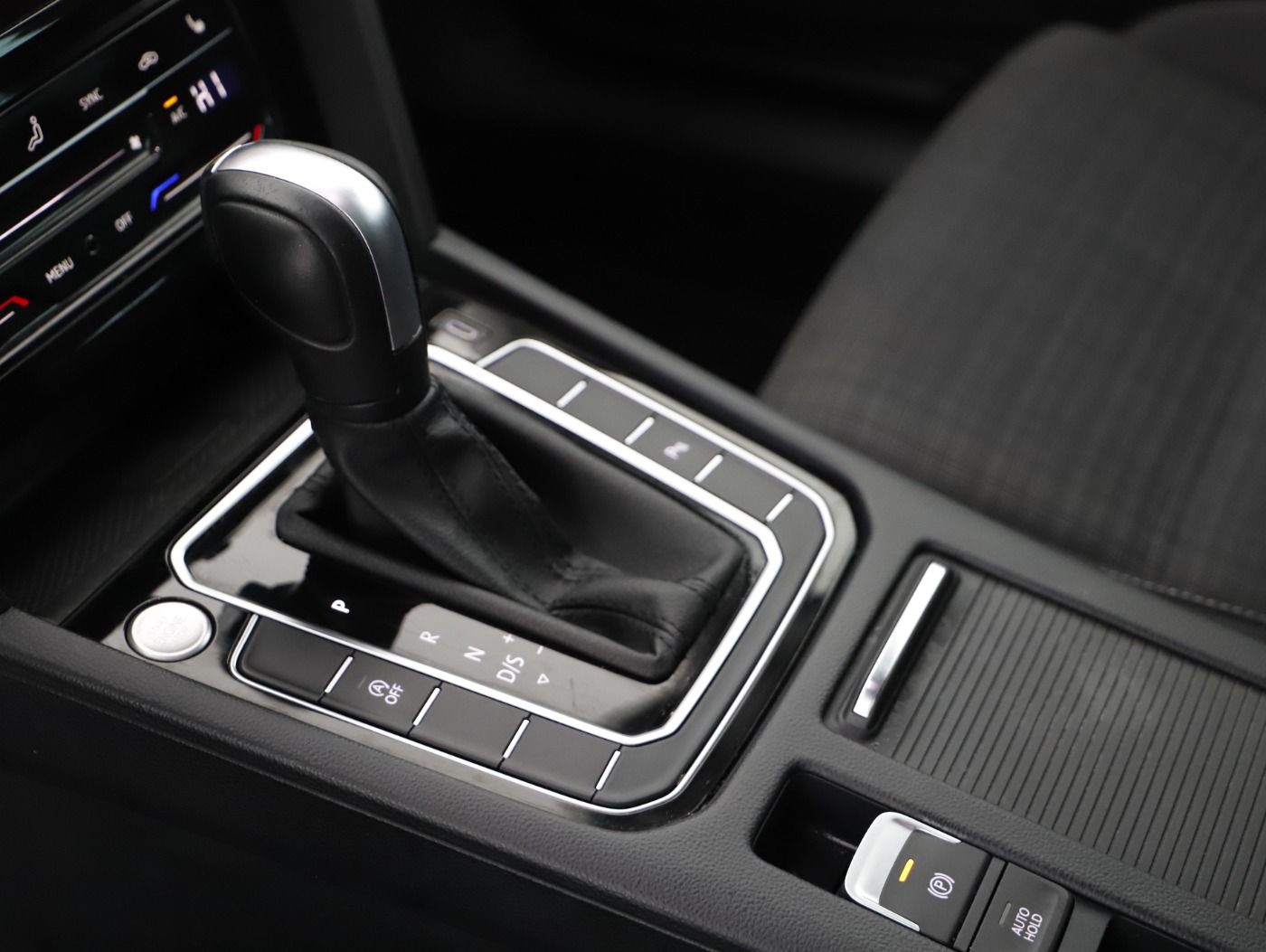 VW Passat Variant 2.0 TDI BMT Business | Bild 18 von 22