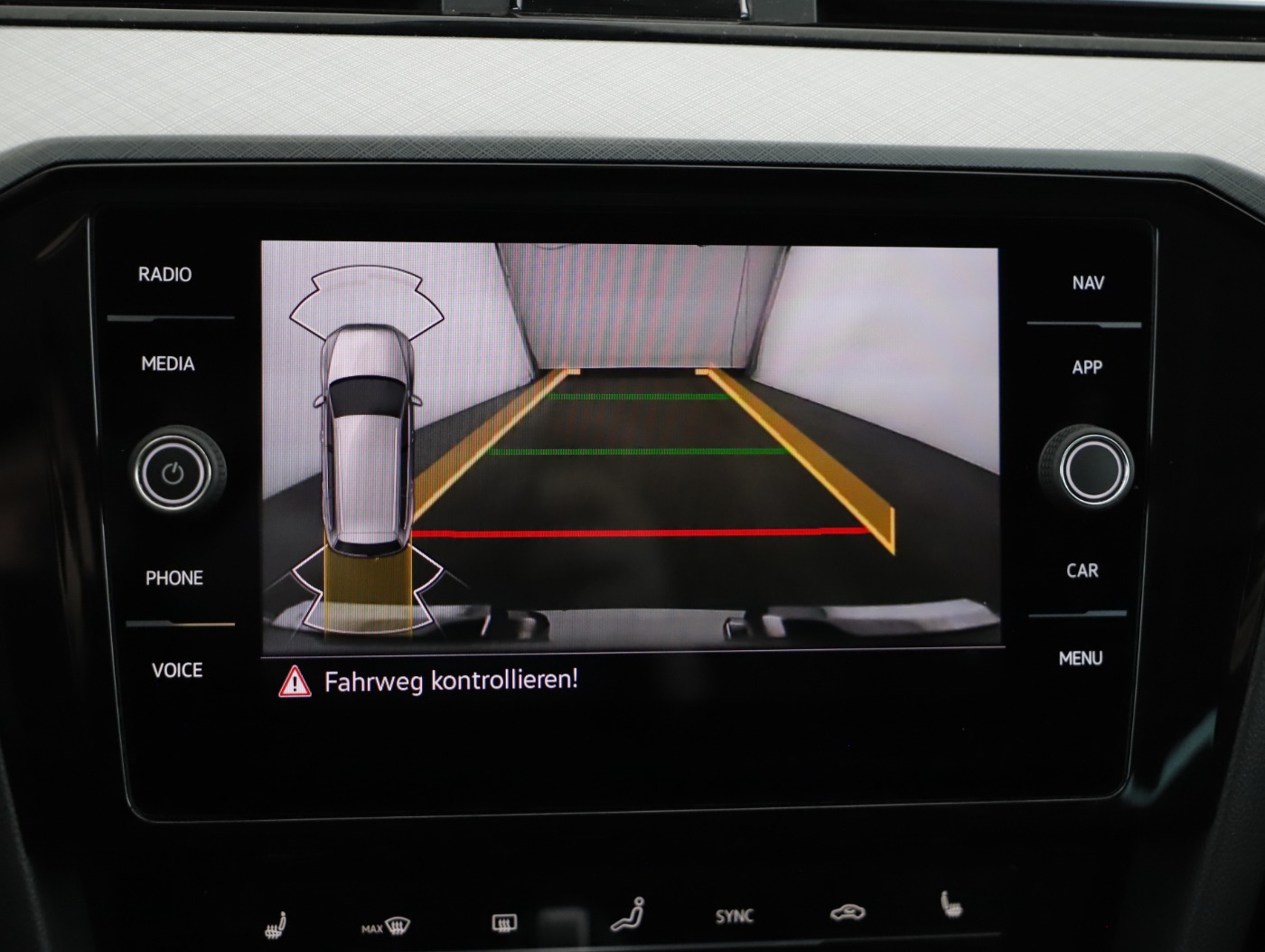 VW Passat Variant 2.0 TDI BMT Business | Bild 15 von 22