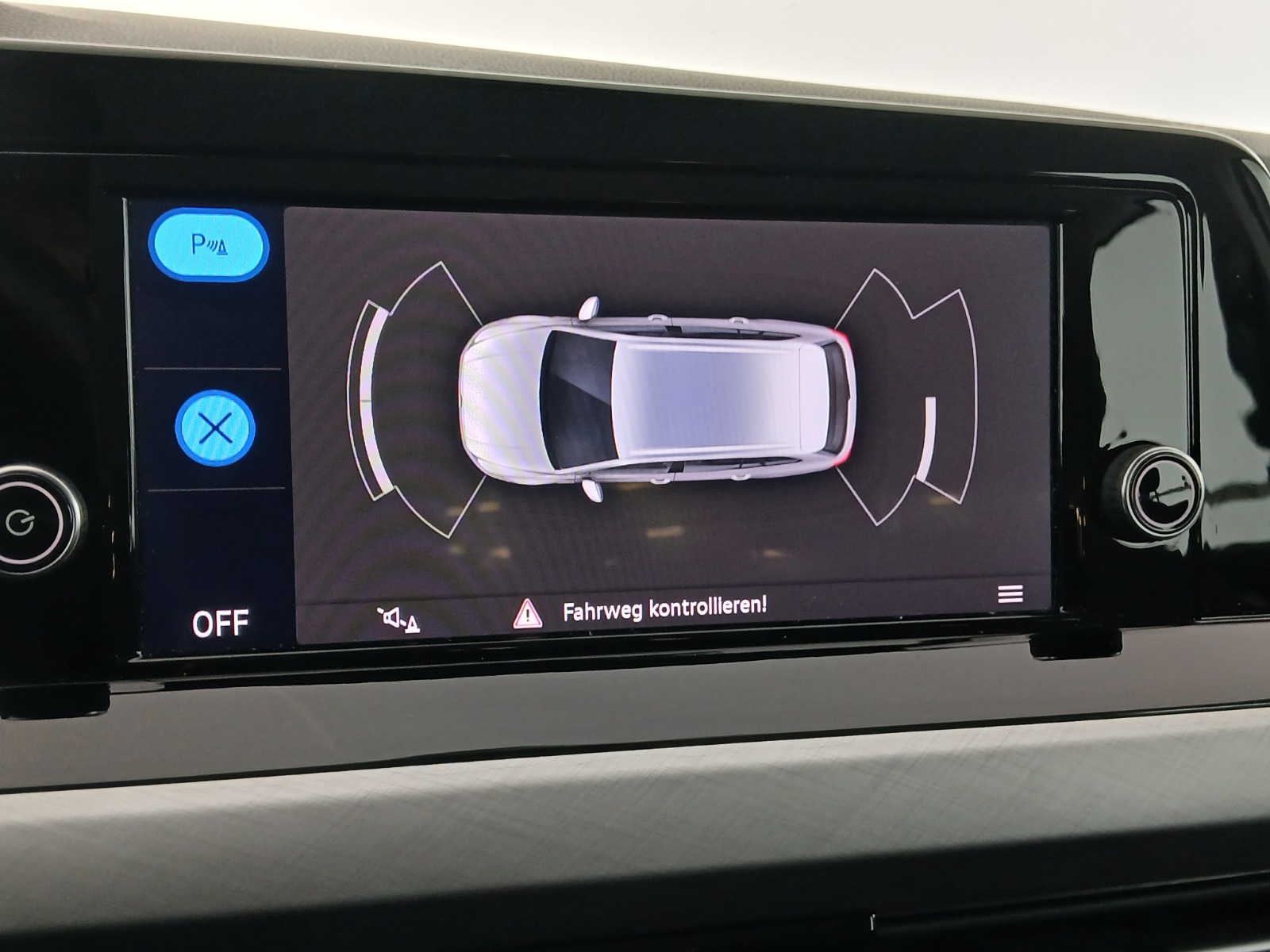 VW Golf VIII Variant 2.0 TDI Life | Bild 21 von 25