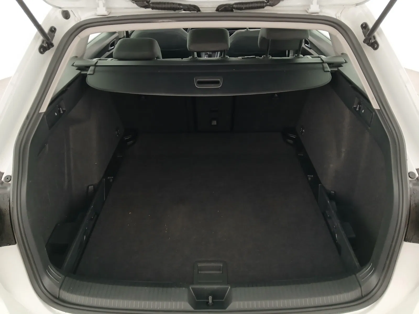 VW Golf VIII Variant 2.0 TDI Life | Bild 25 von 25