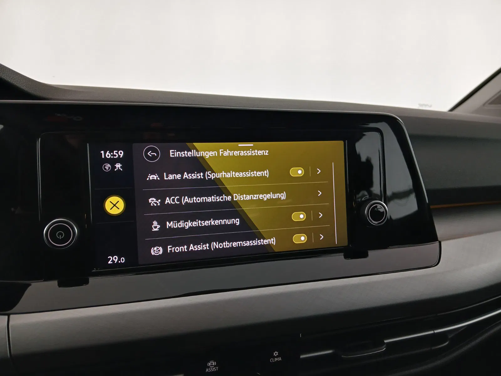 VW Golf VIII Variant 2.0 TDI Life | Bild 20 von 26