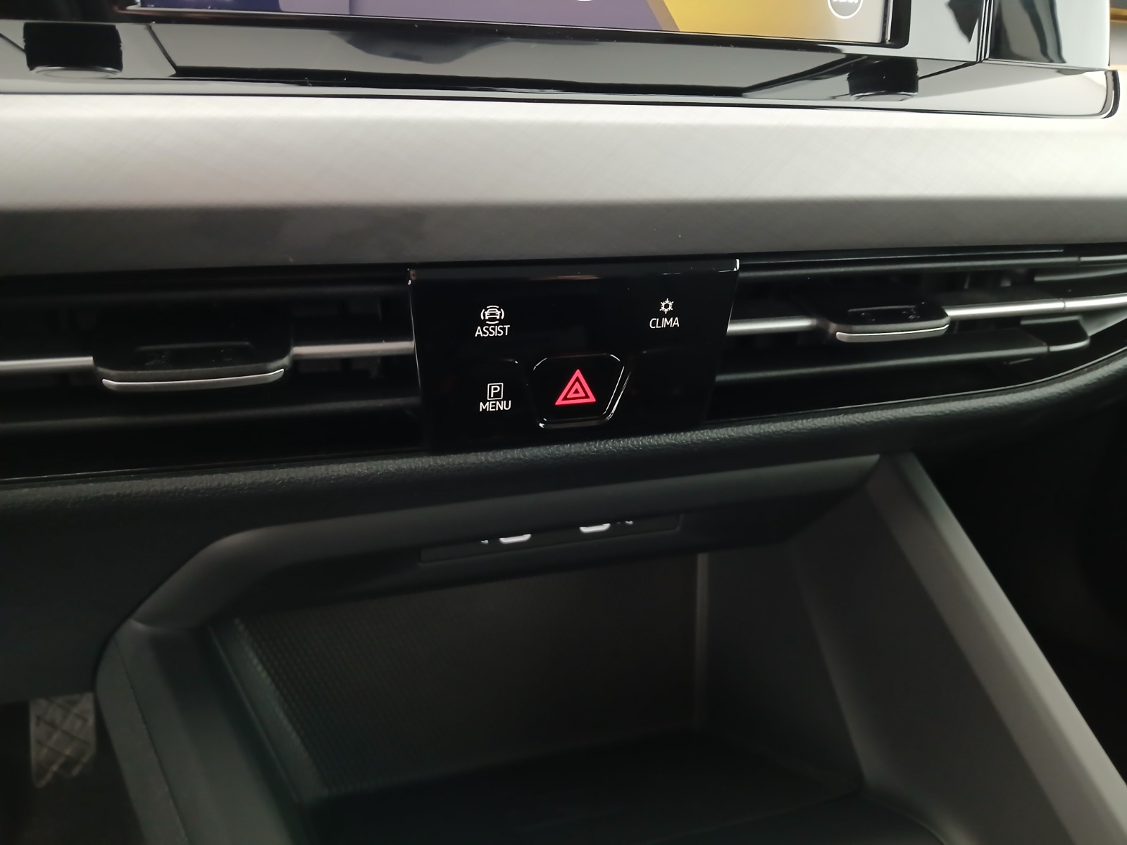 VW Golf VIII Variant 2.0 TDI Life | Bild 23 von 26