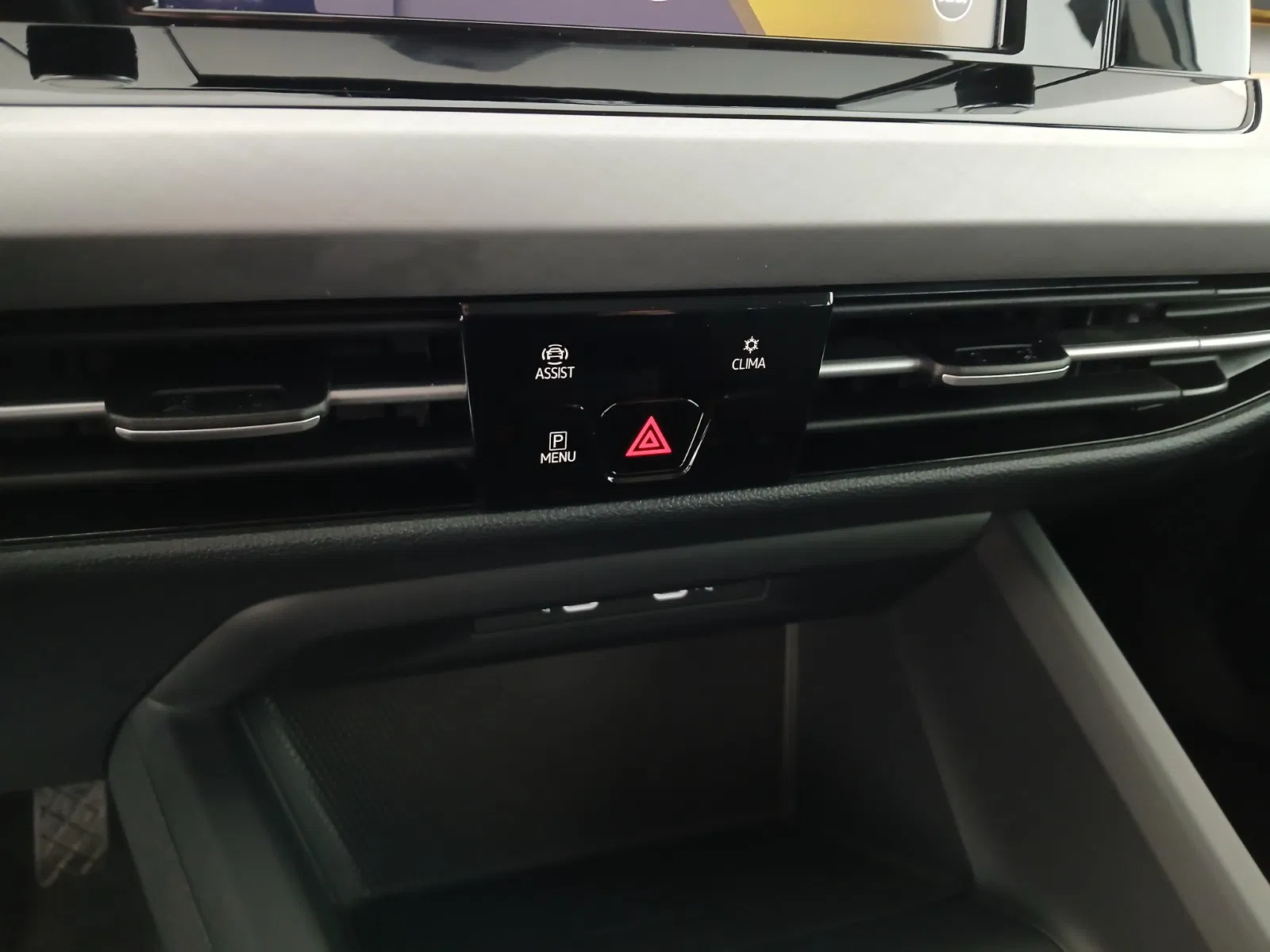 VW Golf VIII Variant 2.0 TDI Life | Bild 23 von 26