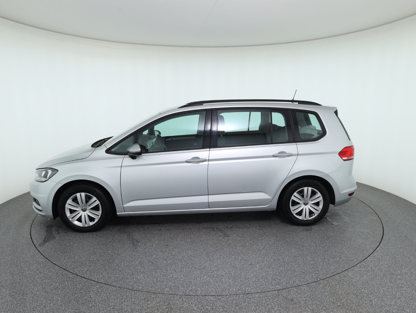 VW Touran 2.0 TDI BMT | Bild 9 von 27